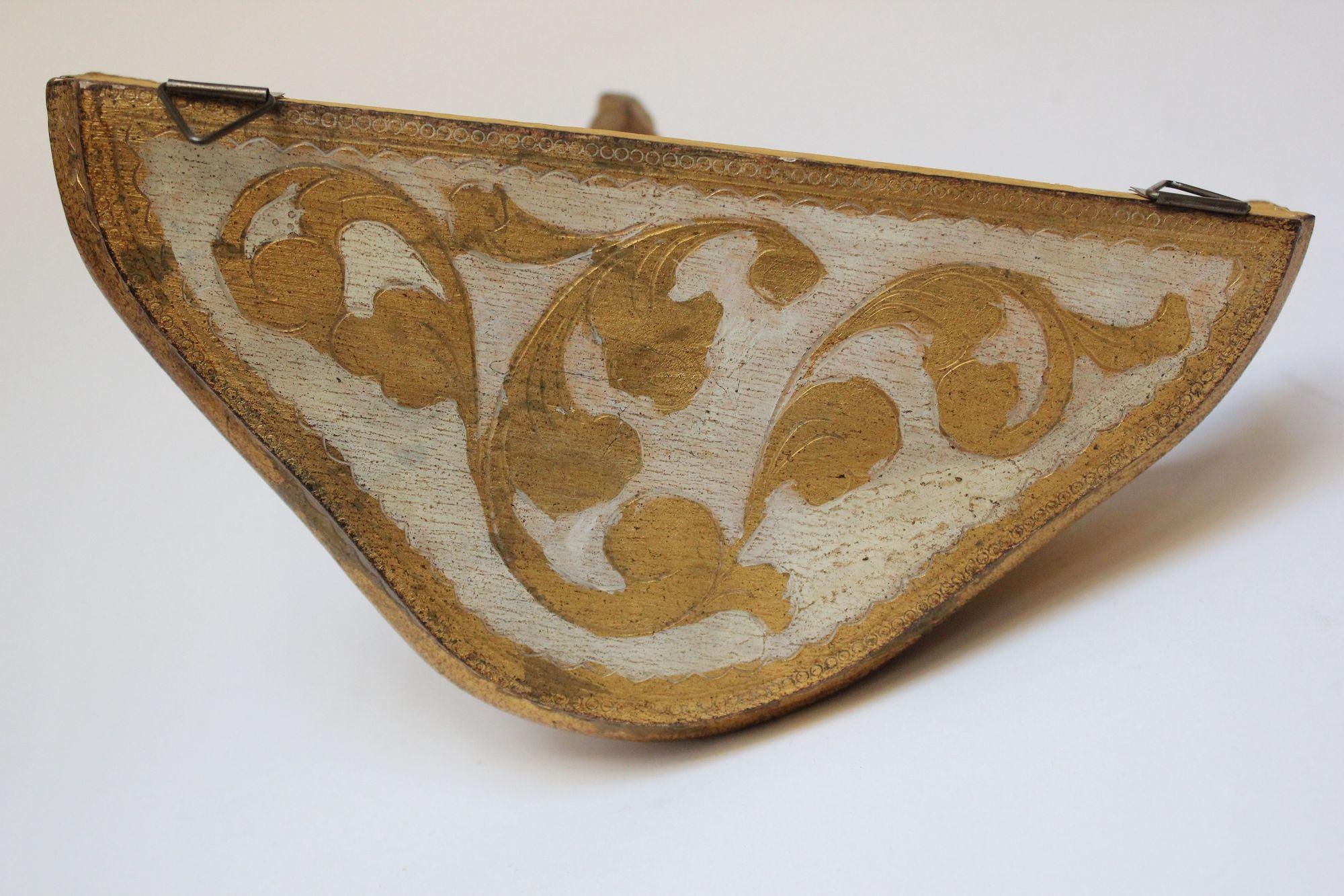 Pair of Vintage Florentine Giltwood Wall Brackets/Shelves with Rocaille Flourish For Sale 4