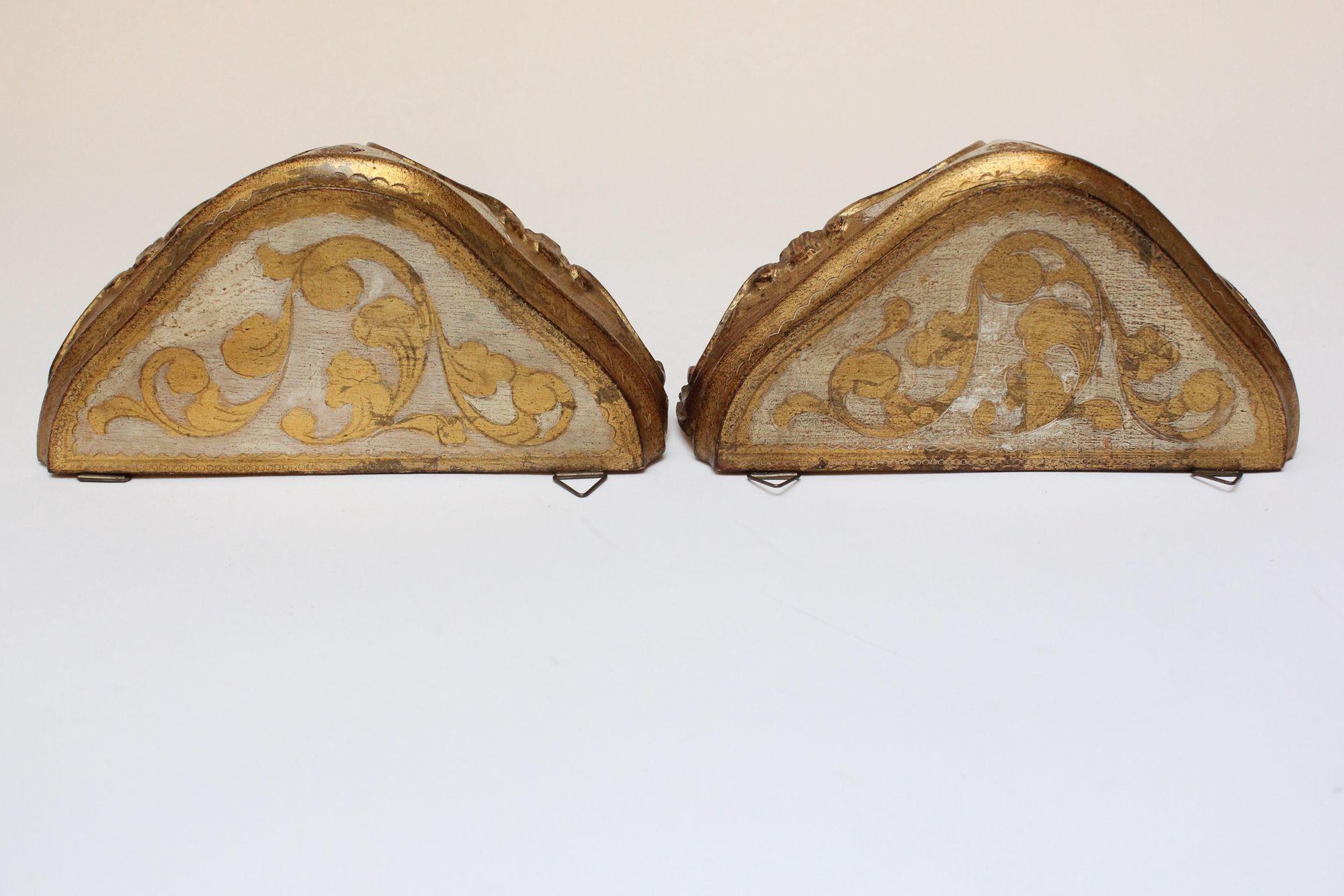 Pair of Vintage Florentine Giltwood Wall Brackets/Shelves with Rocaille Flourish For Sale 3