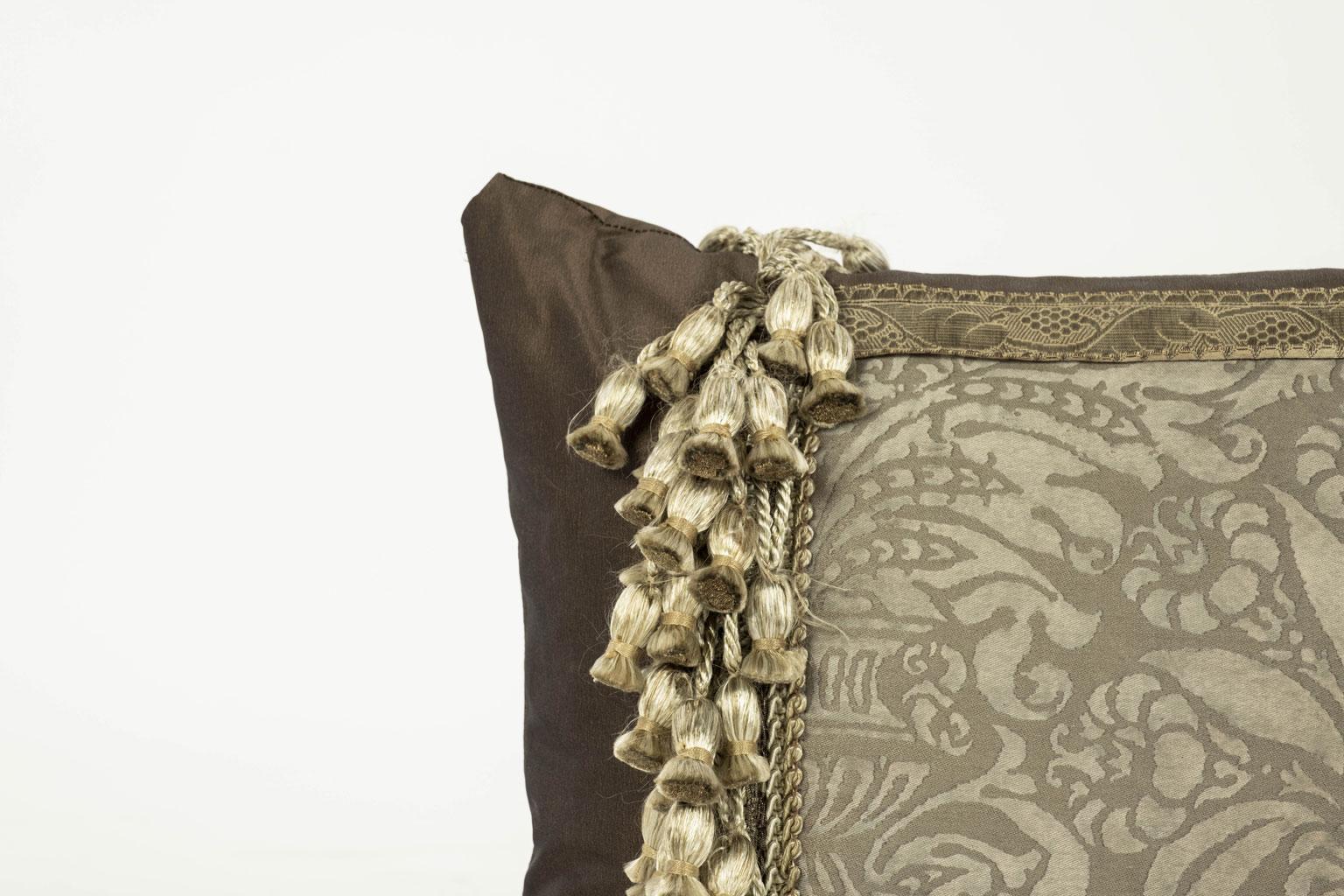 Teint Paire de coussins vintage Fortuny en vente