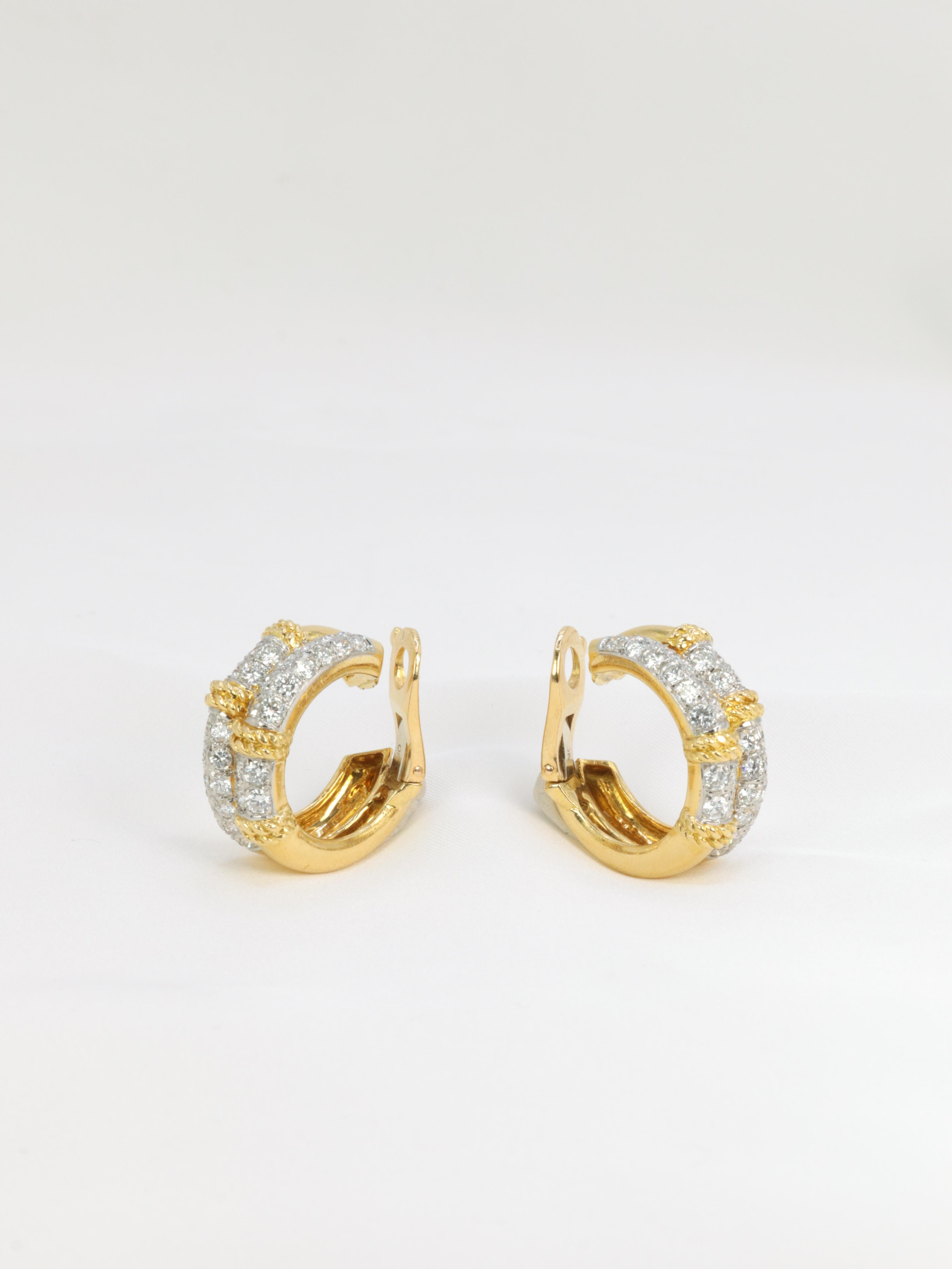 Paar Fred „Isaure“-Ohrringe aus Gold, Platin und Diamanten im Angebot 1