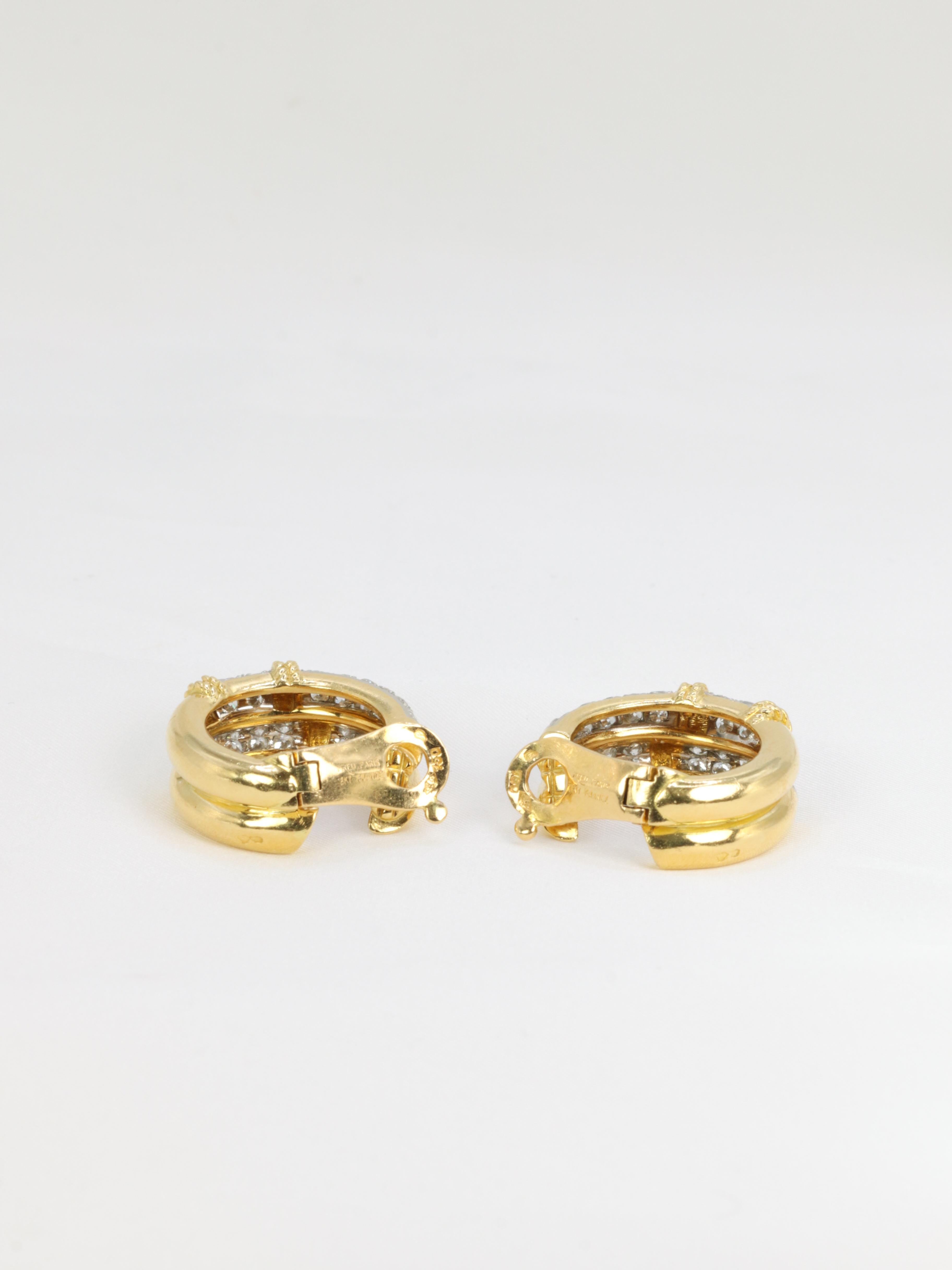 Paar Fred „Isaure“-Ohrringe aus Gold, Platin und Diamanten im Angebot 3