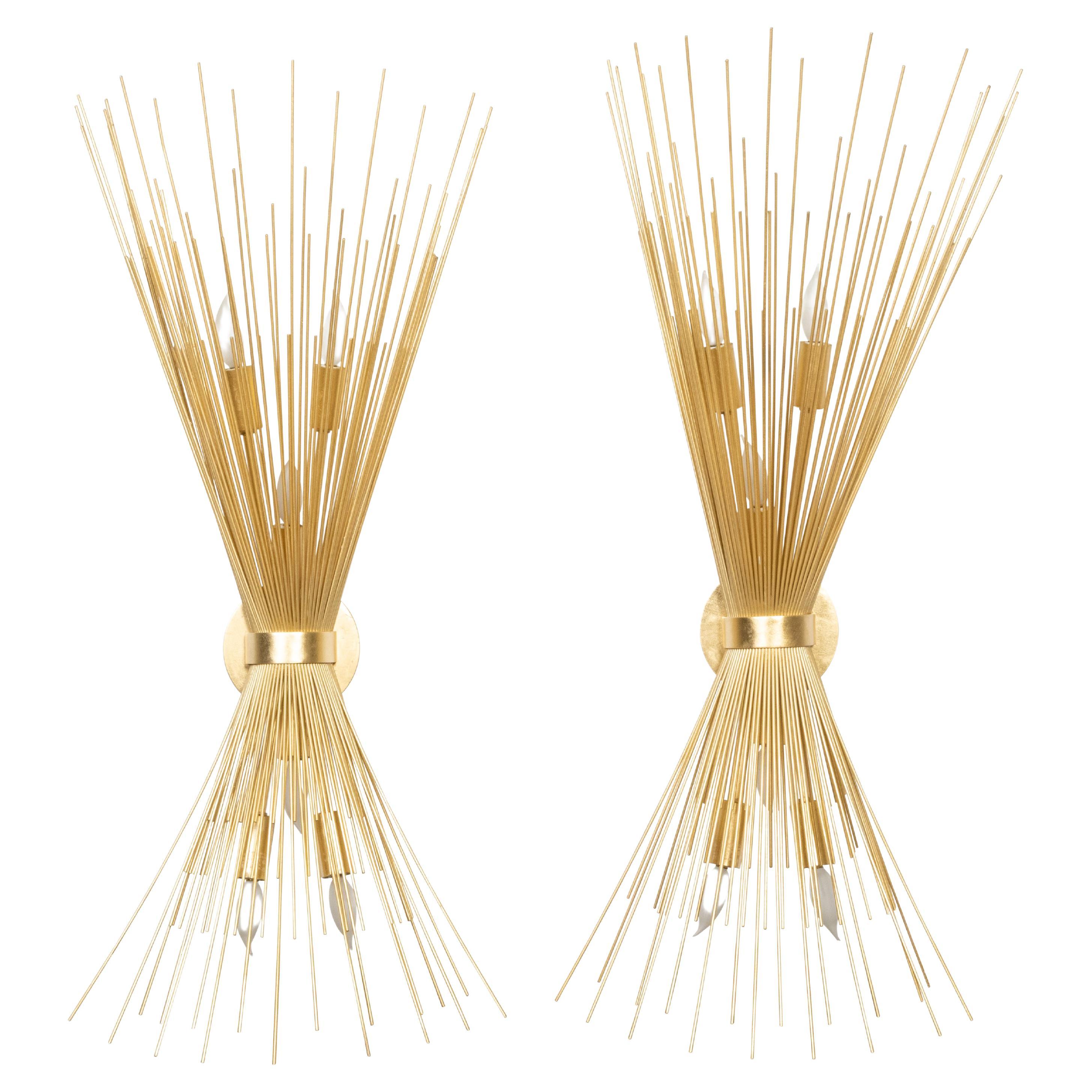 Paire d'appliques à trois lumières Sunray françaises des années 1970, câblées pour les États-Unis en vente