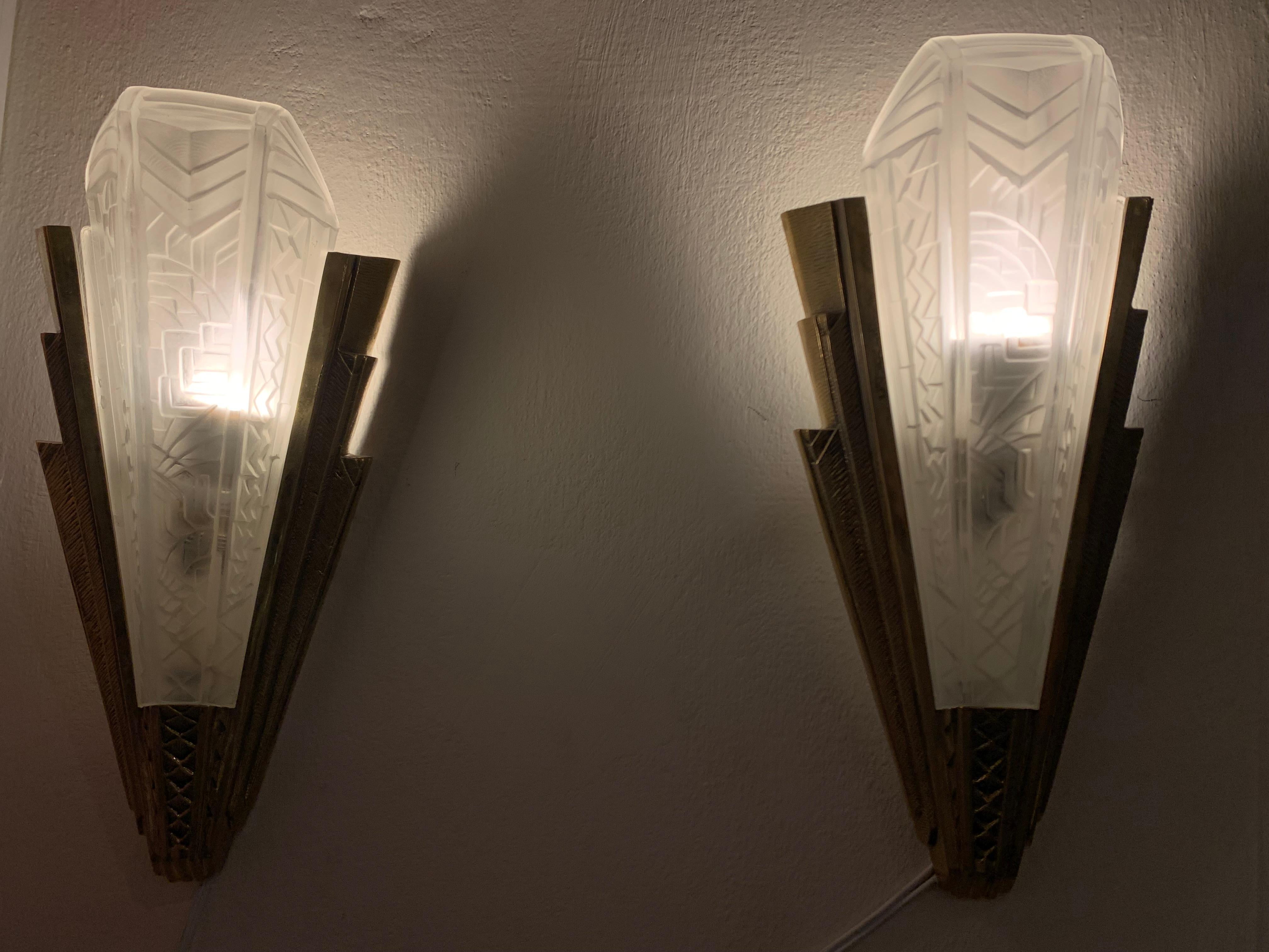 Pair of Vintage French Art Deco Sconces For Sale 2