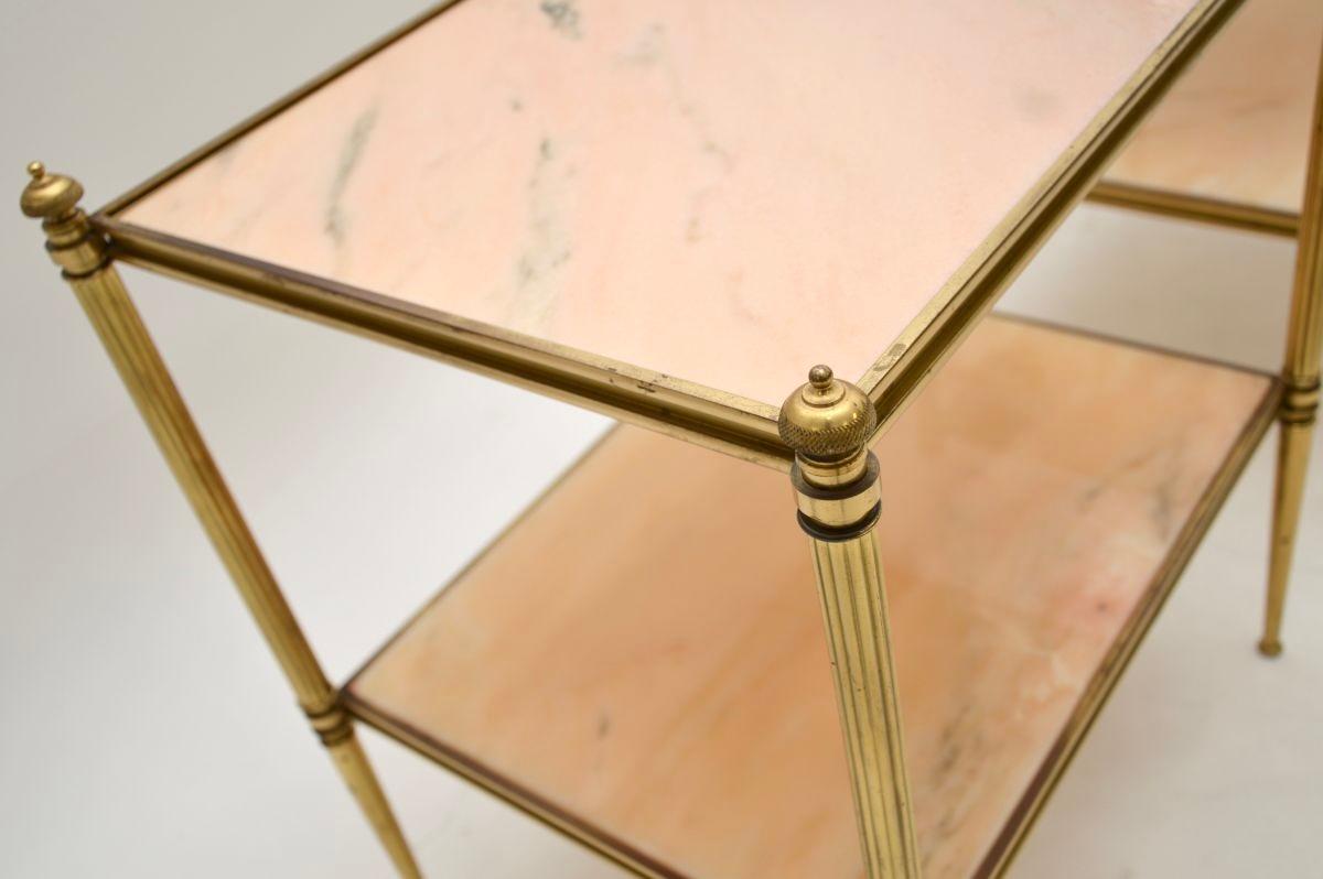 Paire de tables d'appoint françaises vintage en laiton et marbre en vente 1