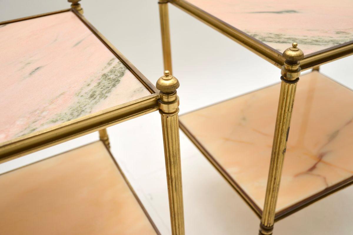 Paire de tables d'appoint françaises vintage en laiton et marbre en vente 2