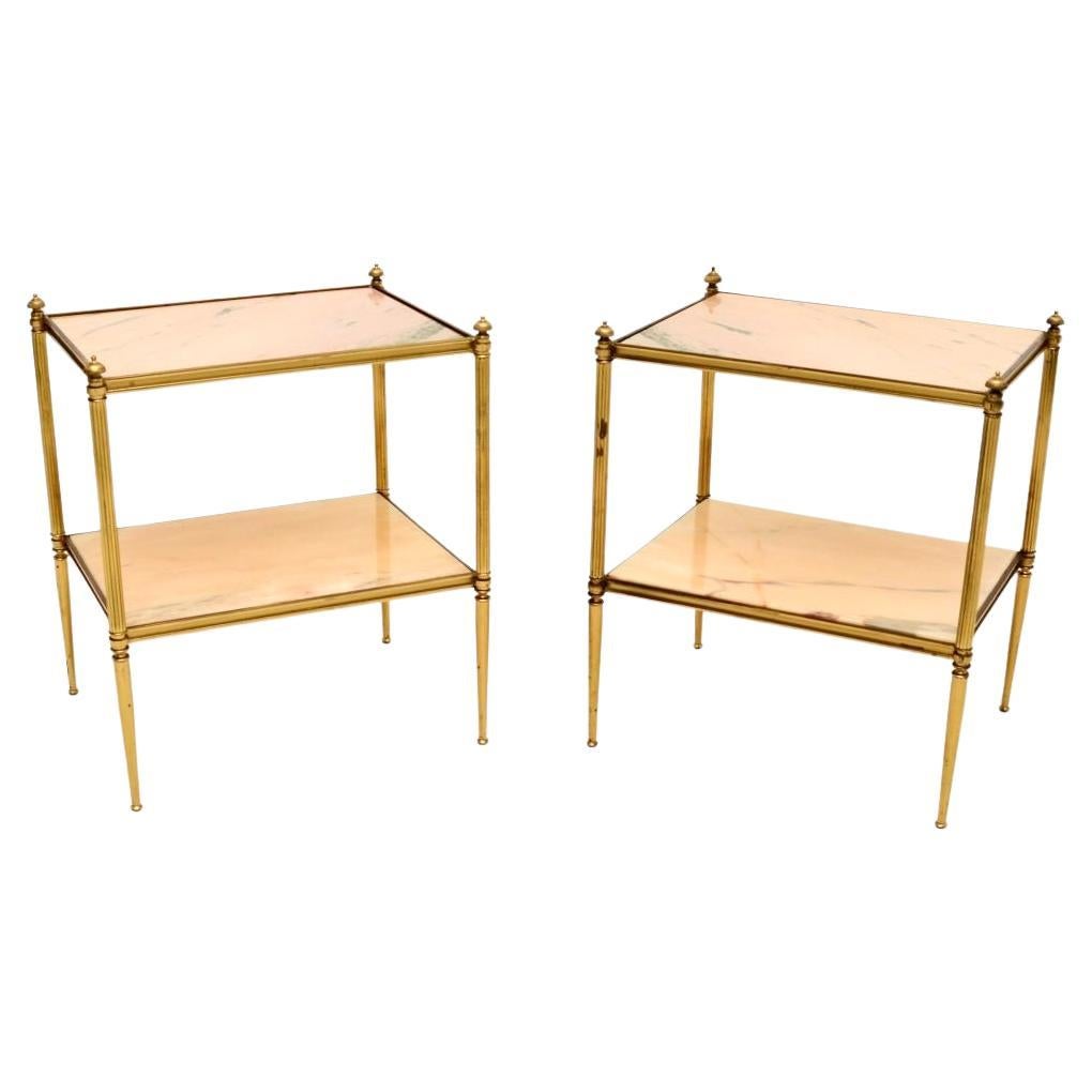 Paire de tables d'appoint françaises vintage en laiton et marbre en vente