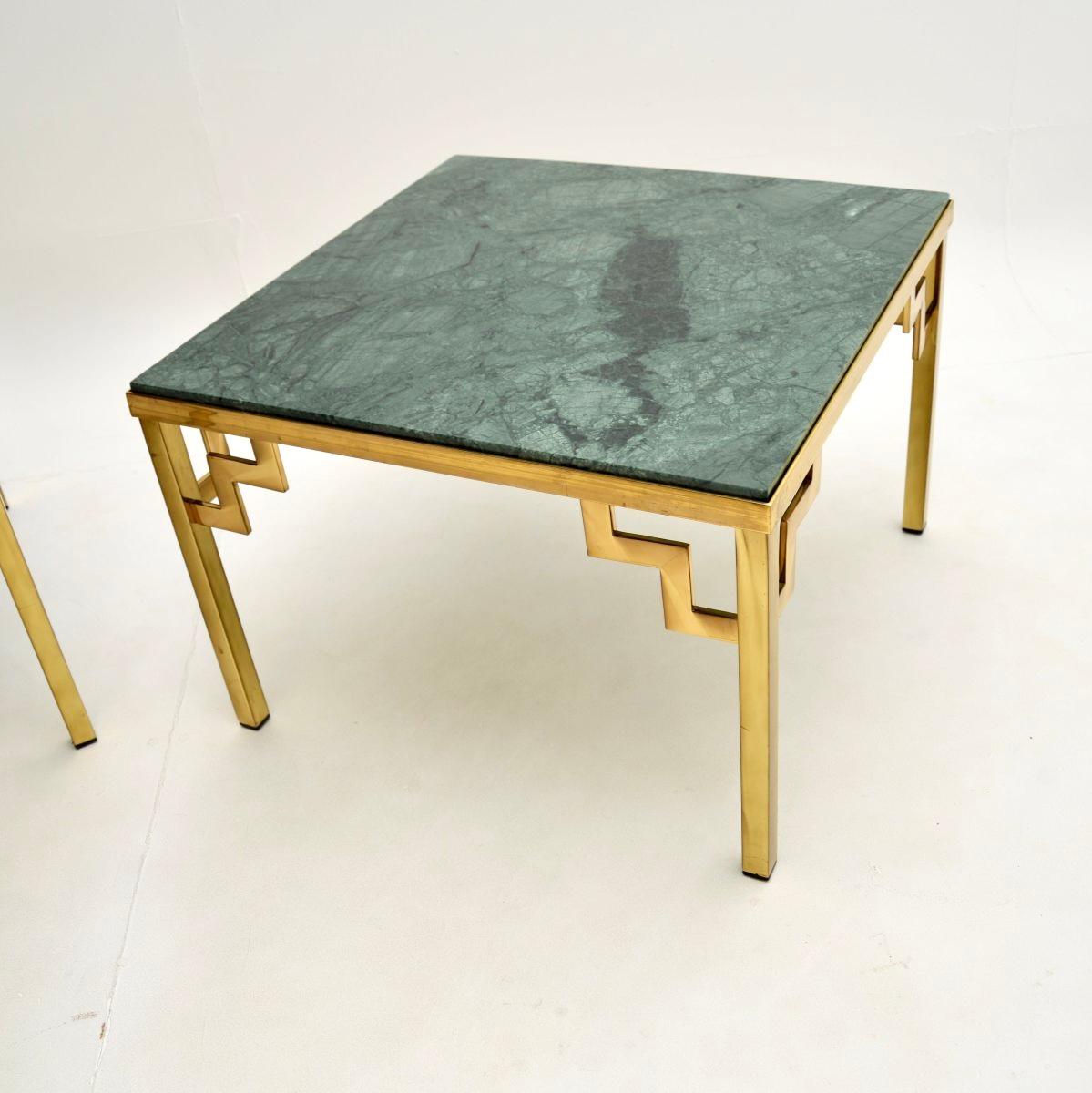 Paire de tables d'appoint en laiton à plateau en marbre, d'époque française Bon état - En vente à London, GB