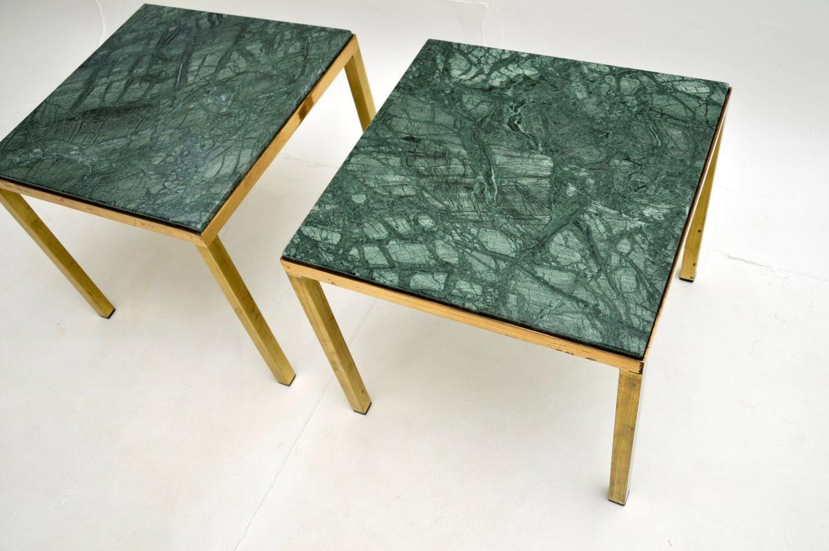 Fin du 20e siècle Paire de tables d'appoint en laiton à plateau en marbre, d'époque française en vente