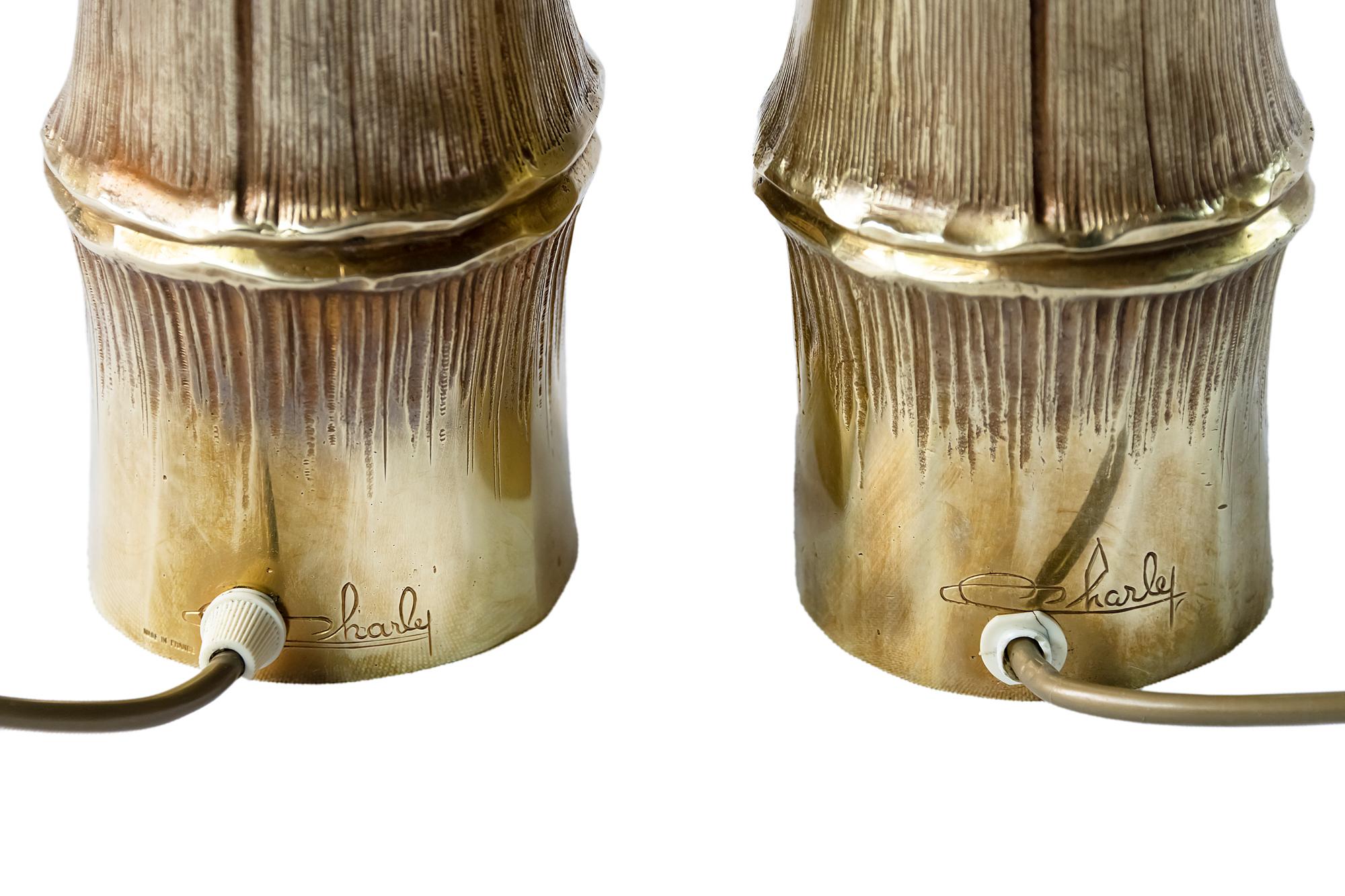 Textile Paire de lampes de bureau françaises vintage en bronze et bambou par Maison Charles en vente