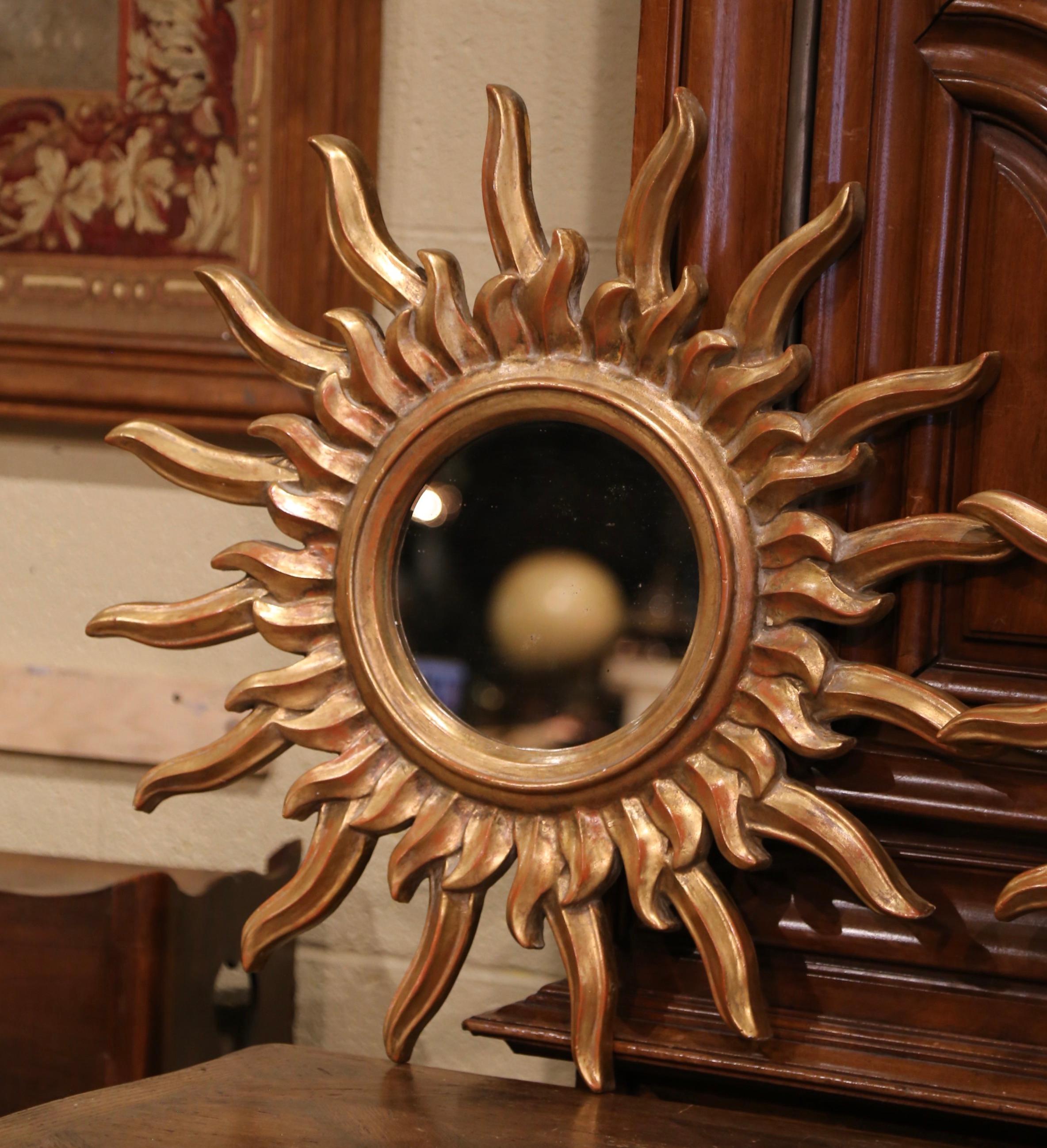 Pair of Vintage French Carved Giltwood Painted Sunburst Mirrors For Sale 1