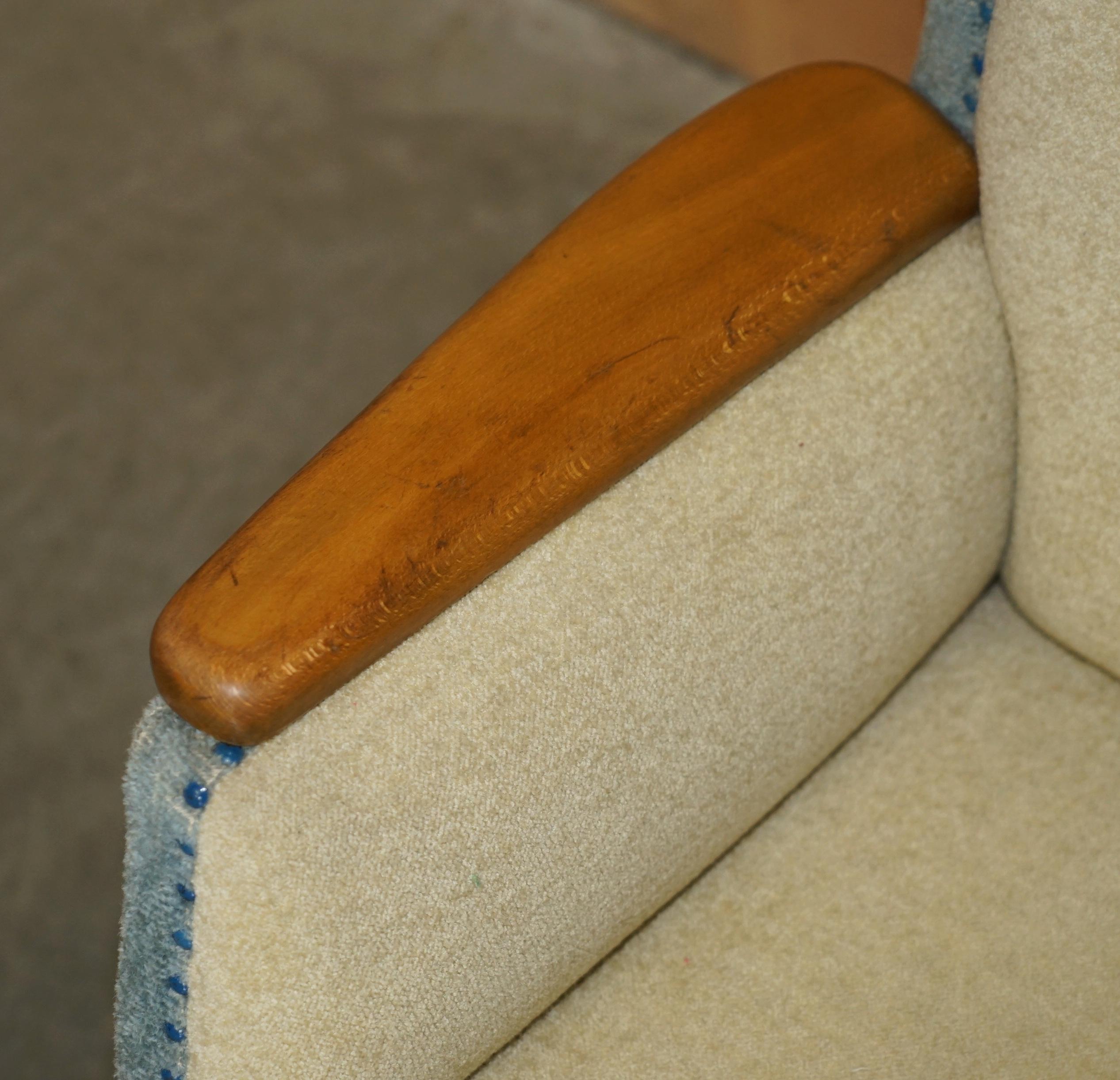 Ottone COPPIA DI POLTRONE DA CLUB D'EPOCA FRANCESE CIRCA 1960 CON TELAIO IN NOCE E FAGGIO in vendita
