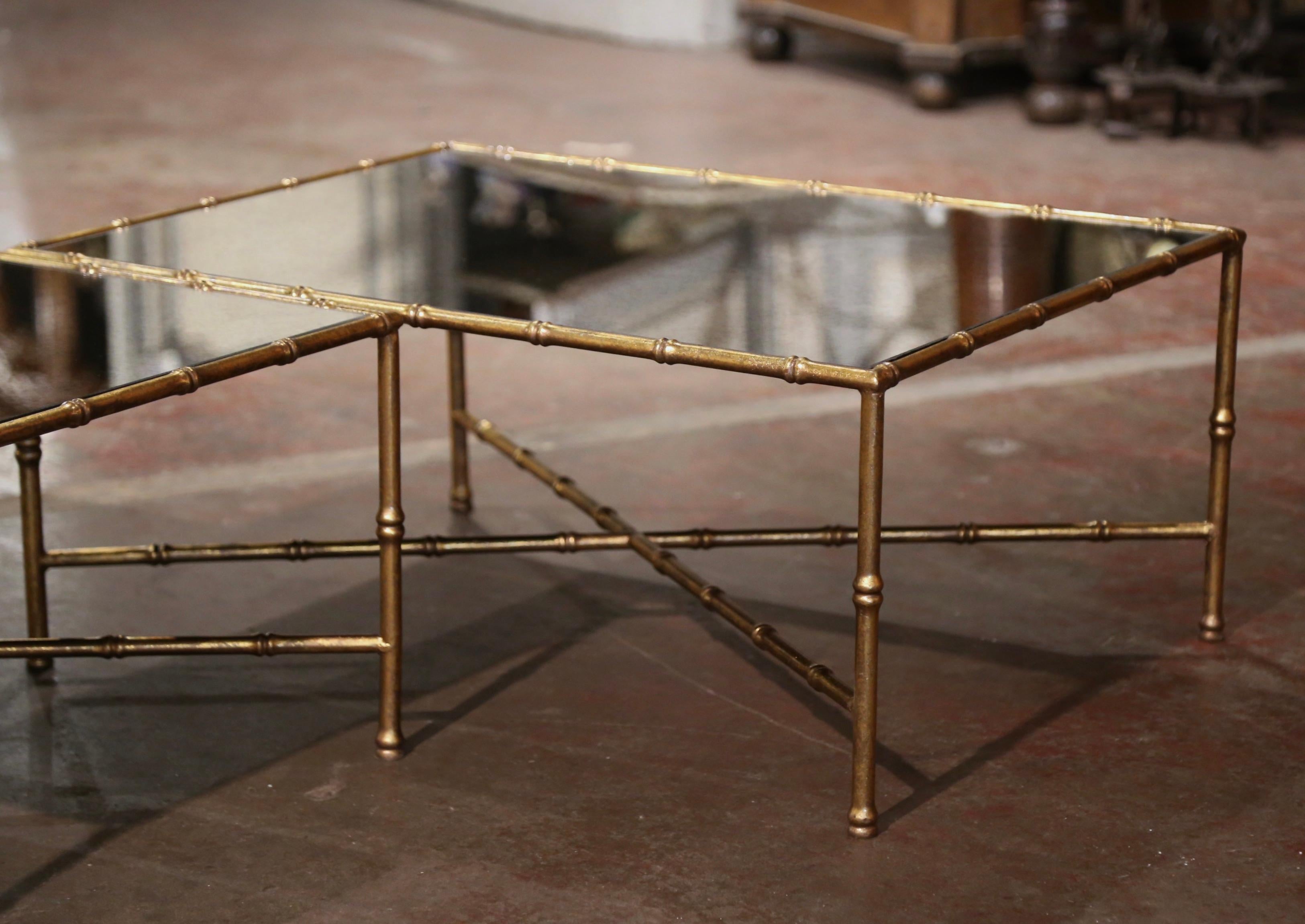 Néoclassique Paire de tables basses en faux bambou et laiton Maison Baguès Style Paris en vente