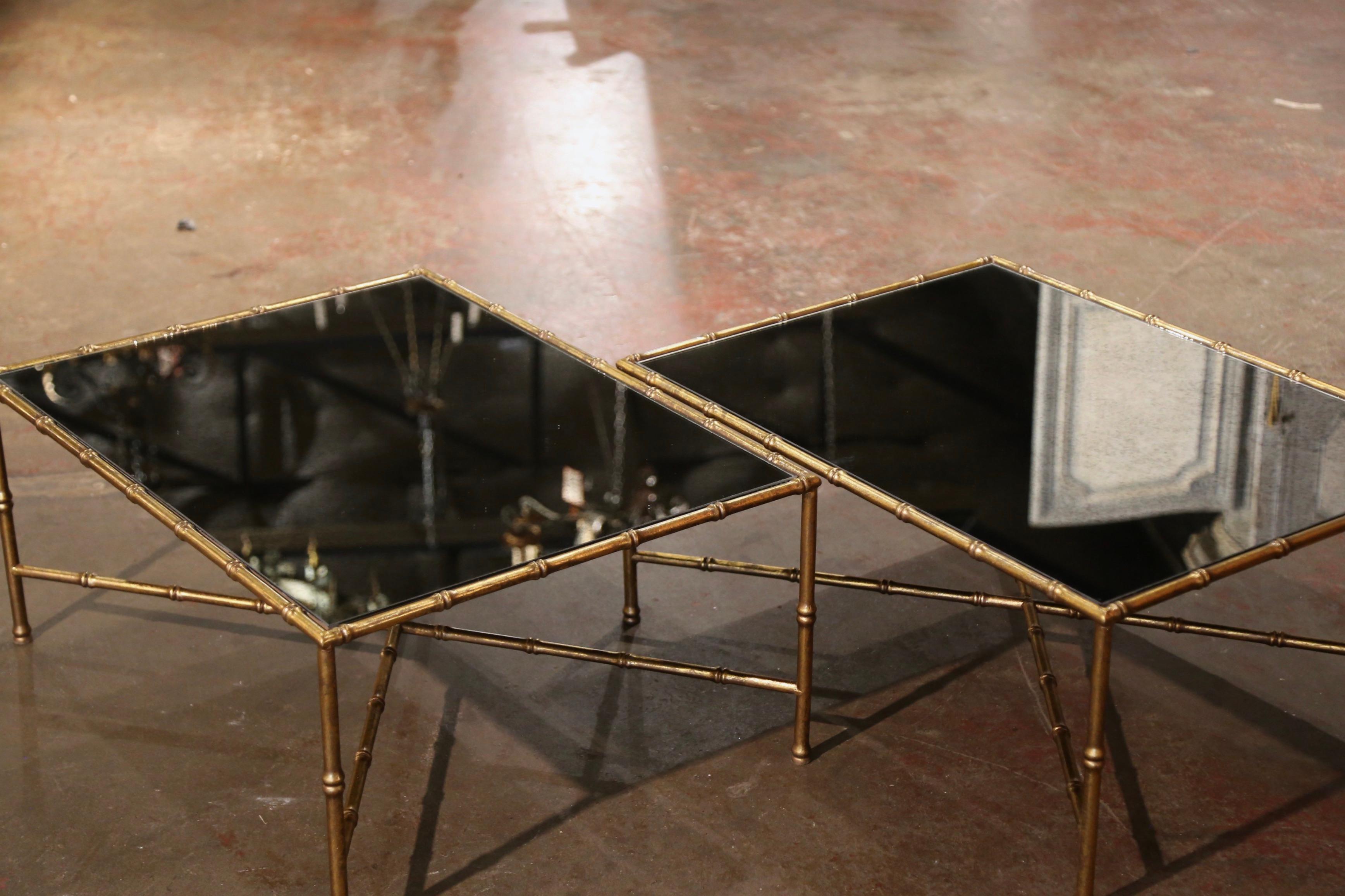 Paire de tables basses en faux bambou et laiton Maison Baguès Style Paris Excellent état - En vente à Dallas, TX