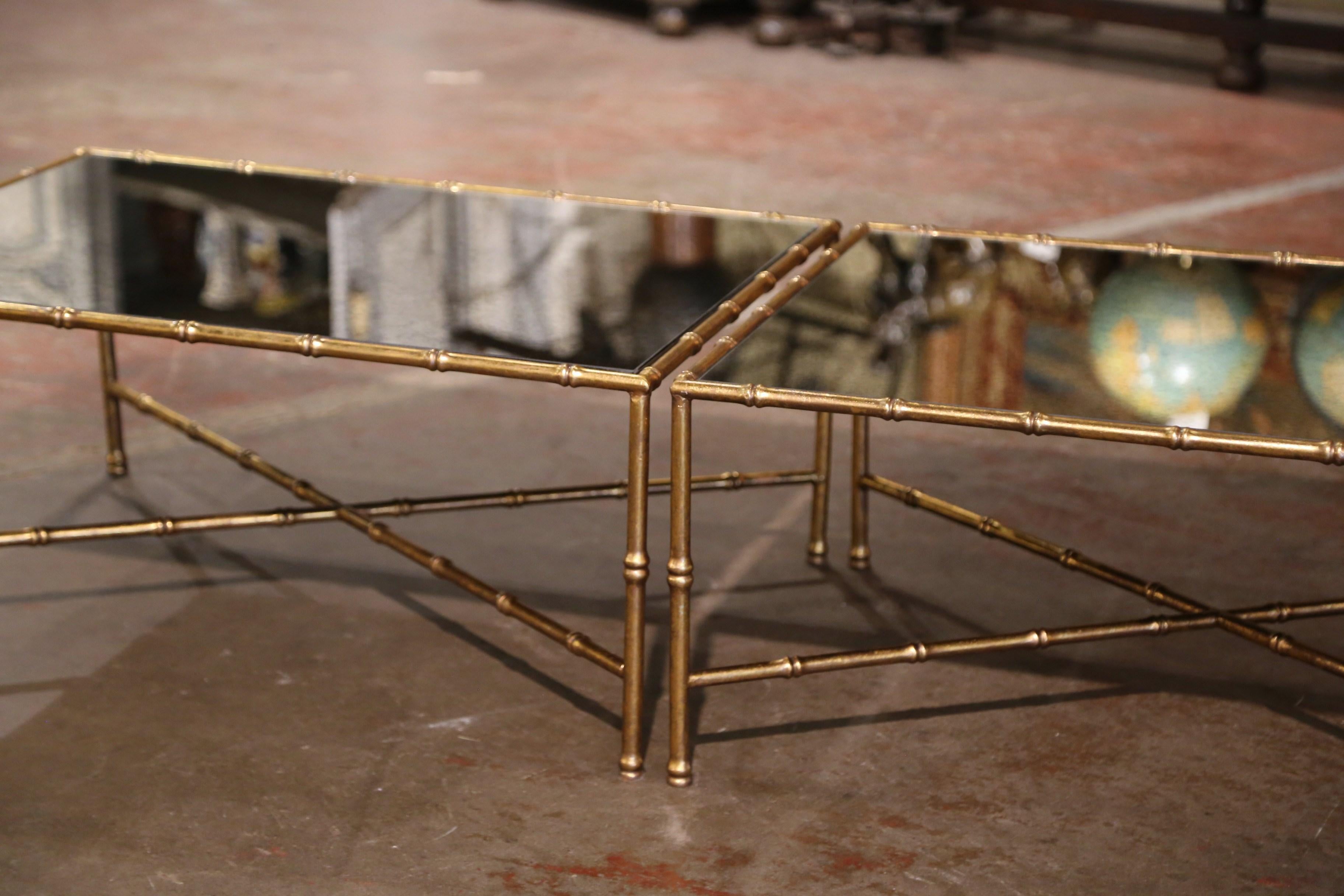 20ième siècle Paire de tables basses en faux bambou et laiton Maison Baguès Style Paris en vente