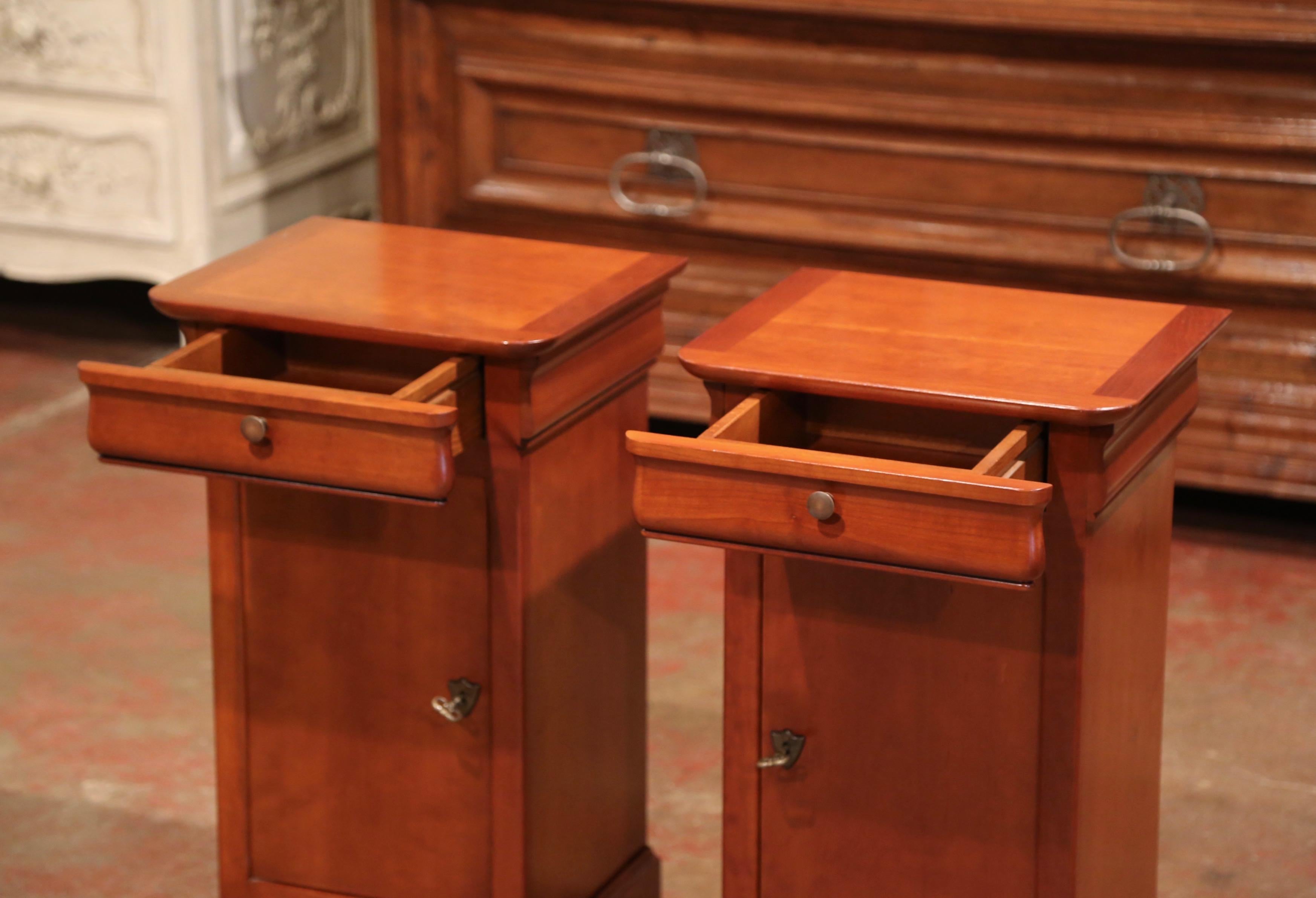 Pair of Vintage French Louis Philippe Cherry Nightstands from Grange Company In Excellent Condition In Dallas, TX