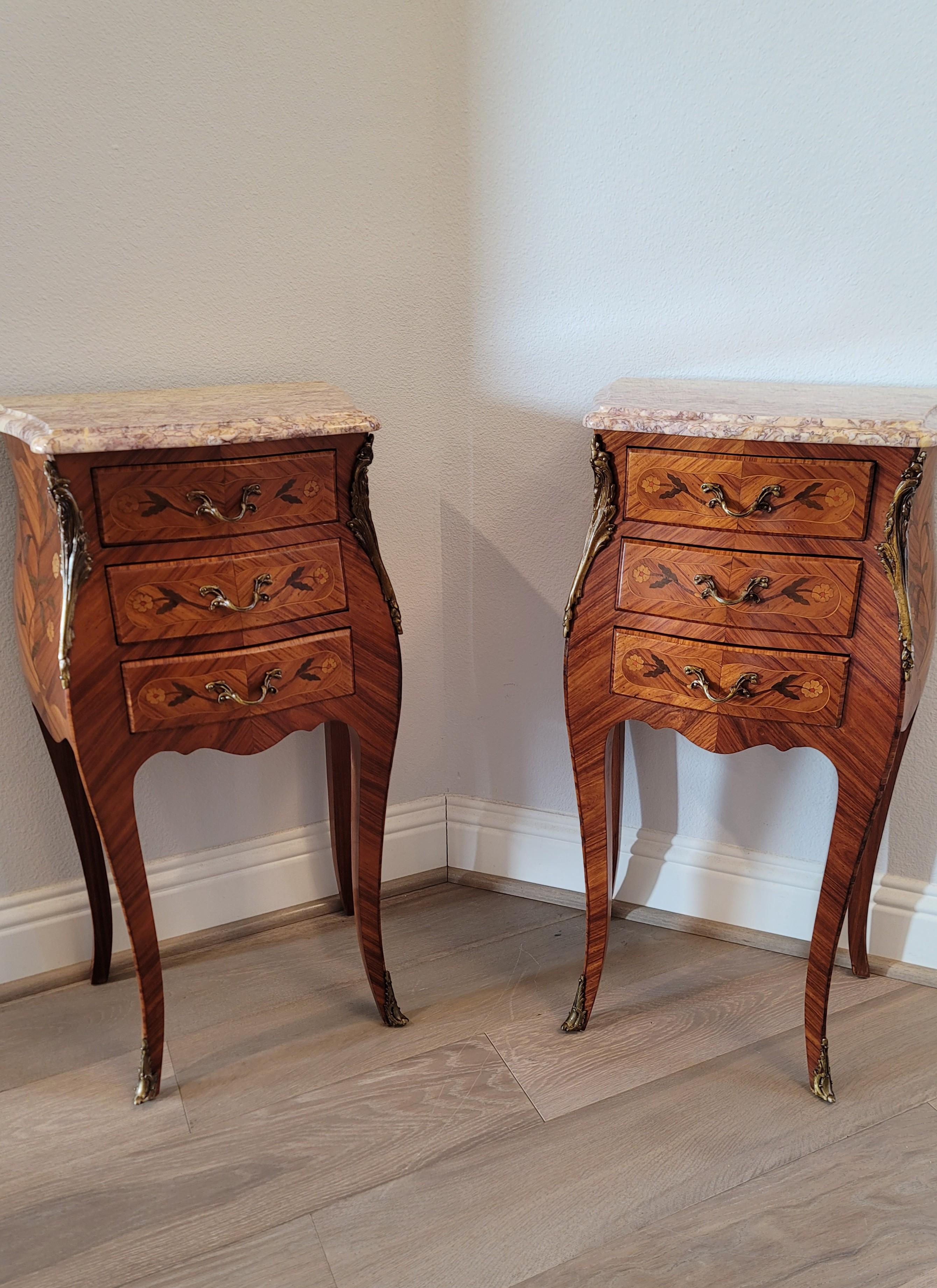 A pair of fine mid-century French Louis XV style brocatelle marble-top kingwood and mahogany bombe bedside cabinet nightstands - side tables.

Exquisitely hand-crafted in France, circa 1940s, high quality craftsmanship and construction, having a