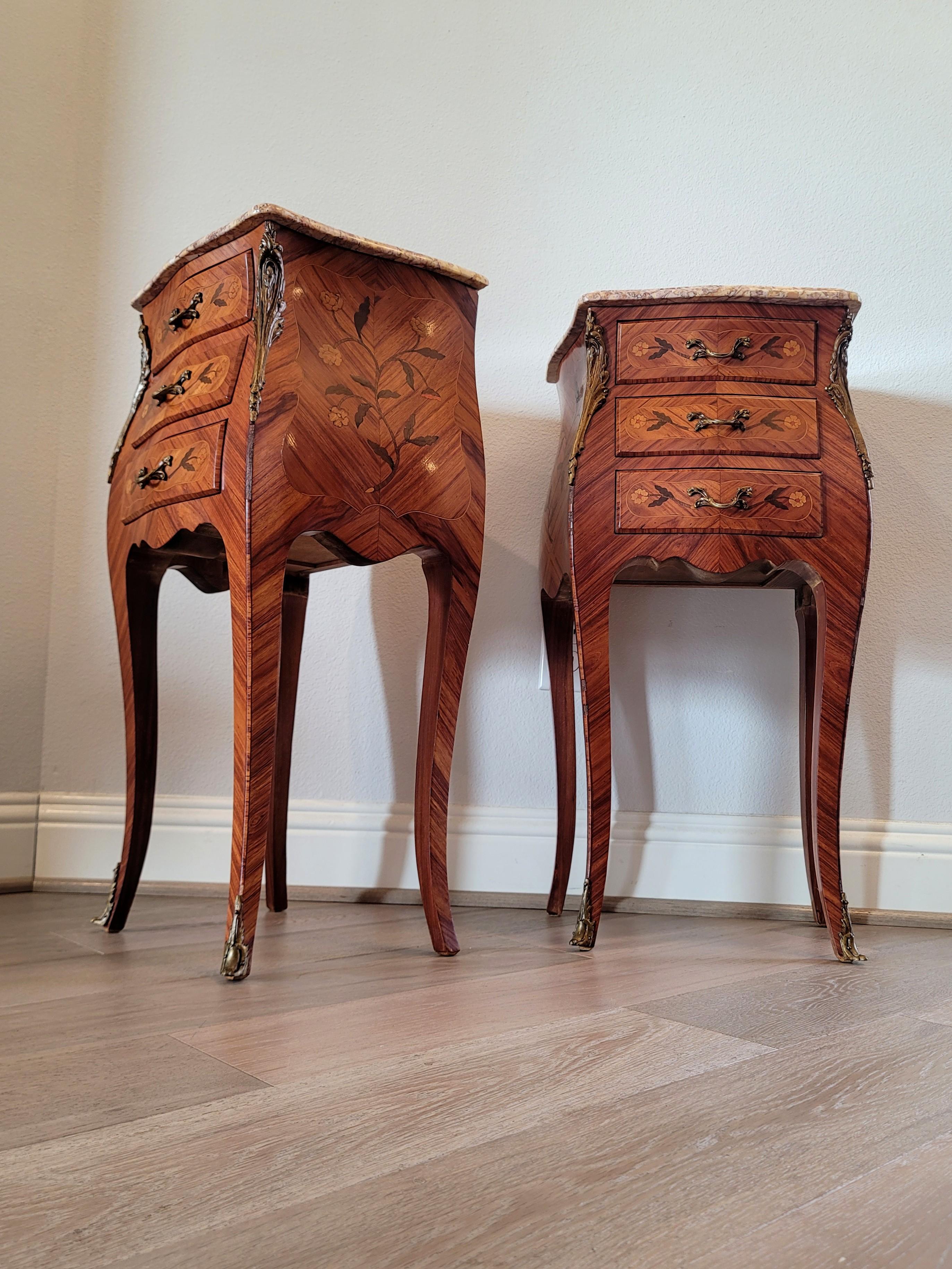 20th Century Pair of Vintage French Louis XV Style Bombe Nightstands For Sale