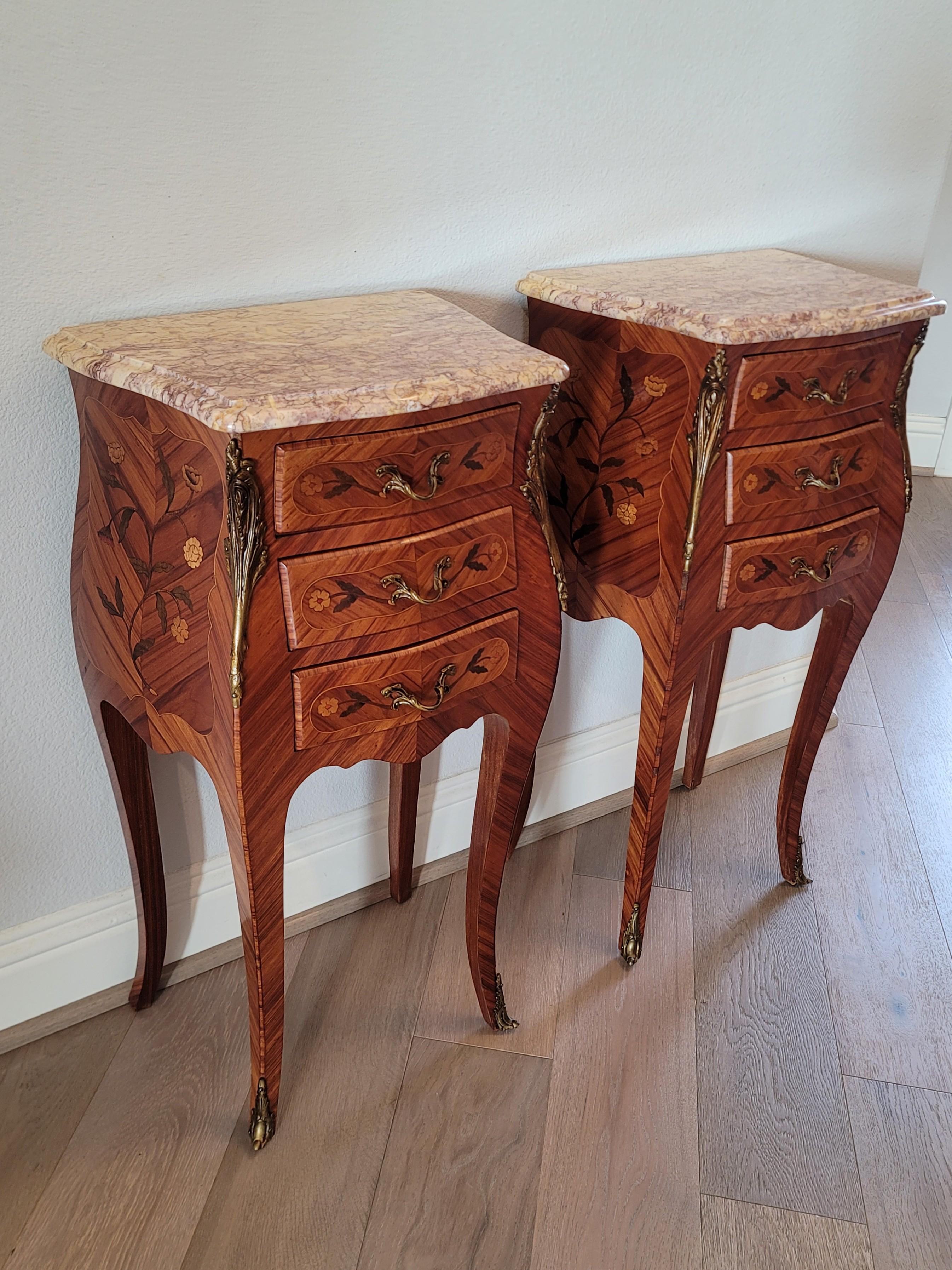 Pair of Vintage French Louis XV Style Bombe Nightstands For Sale 1
