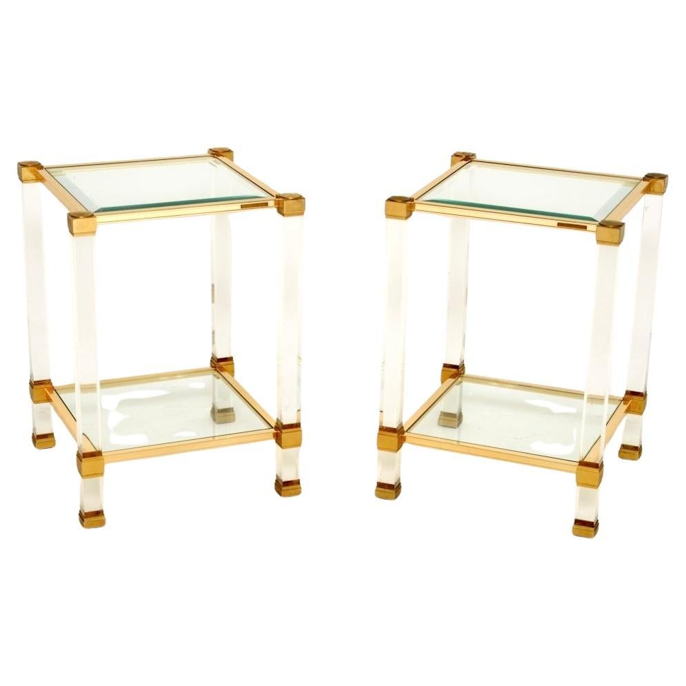 Paire de tables d'appoint vintage en lucite et verre par Pierre Vandel en vente