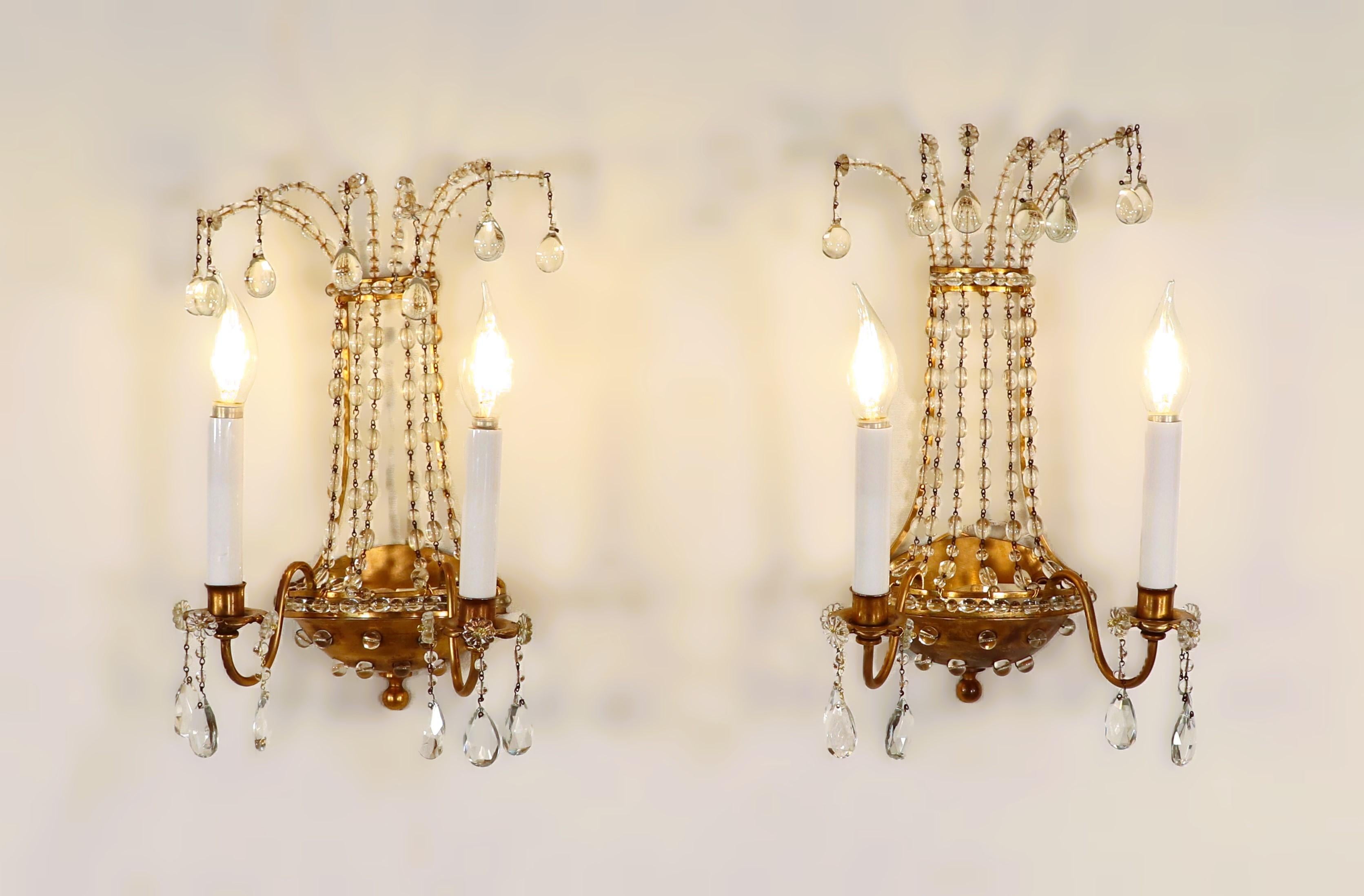 Paire d'appliques françaises en cristal et laiton dans le style de la Maison Jansen en vente 9