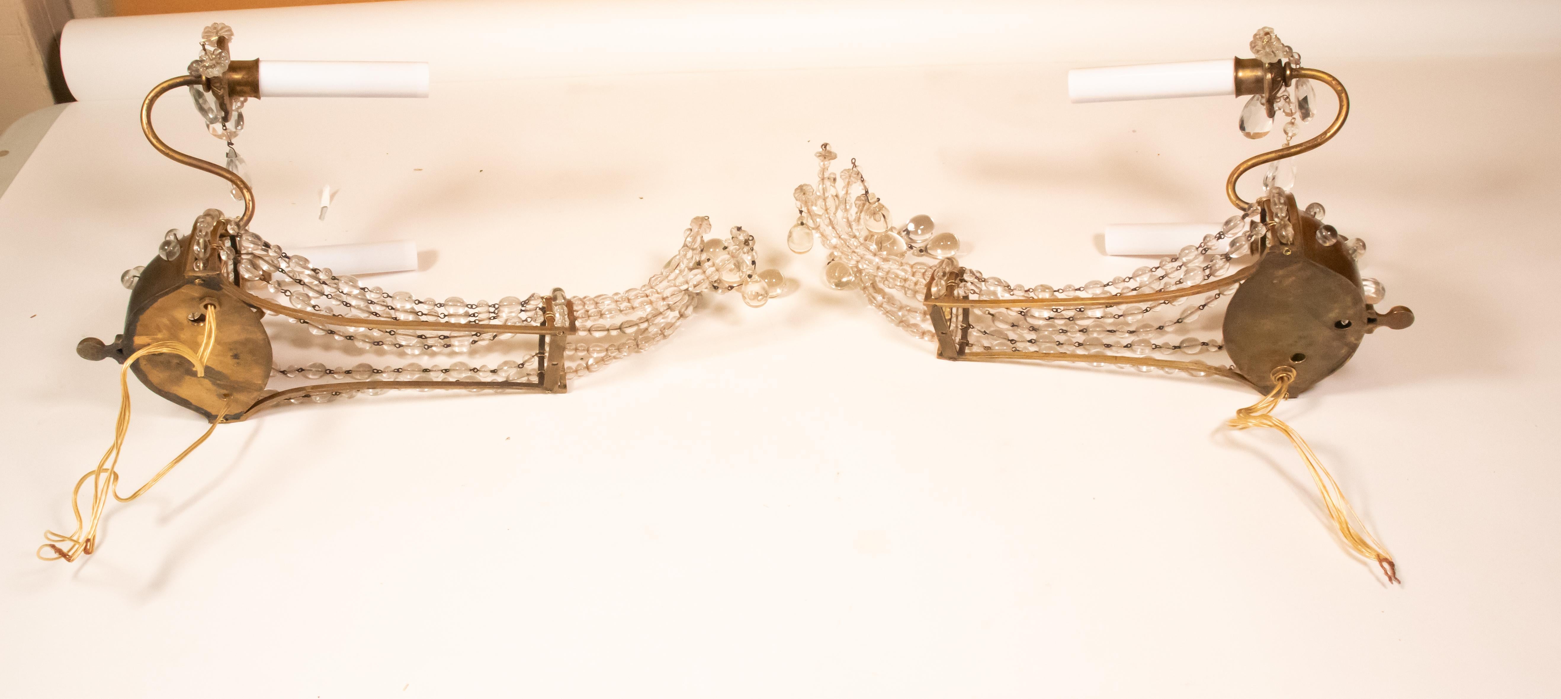 Paire d'appliques françaises en cristal et laiton dans le style de la Maison Jansen en vente 10