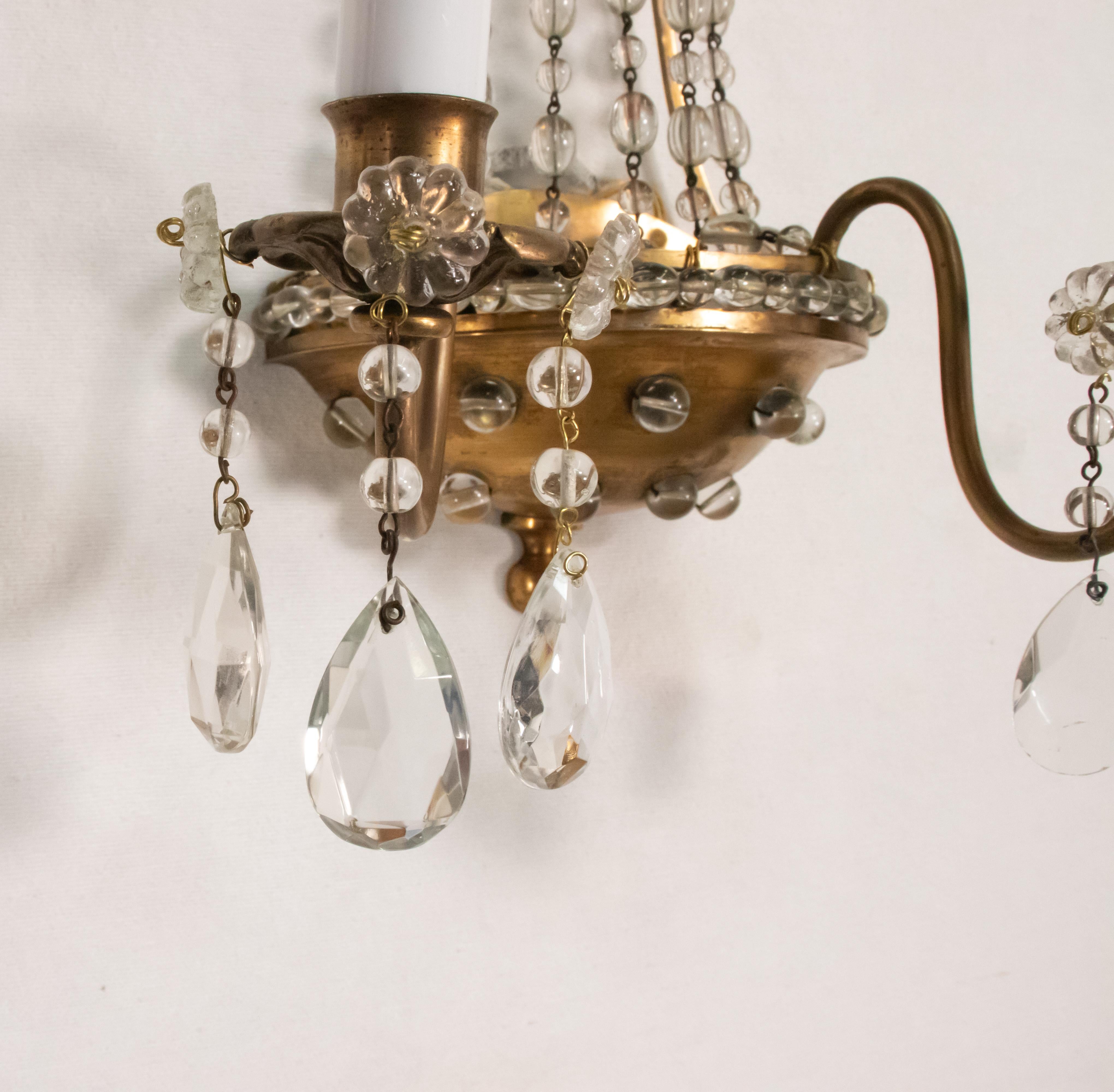 Paire d'appliques françaises en cristal et laiton dans le style de la Maison Jansen en vente 11