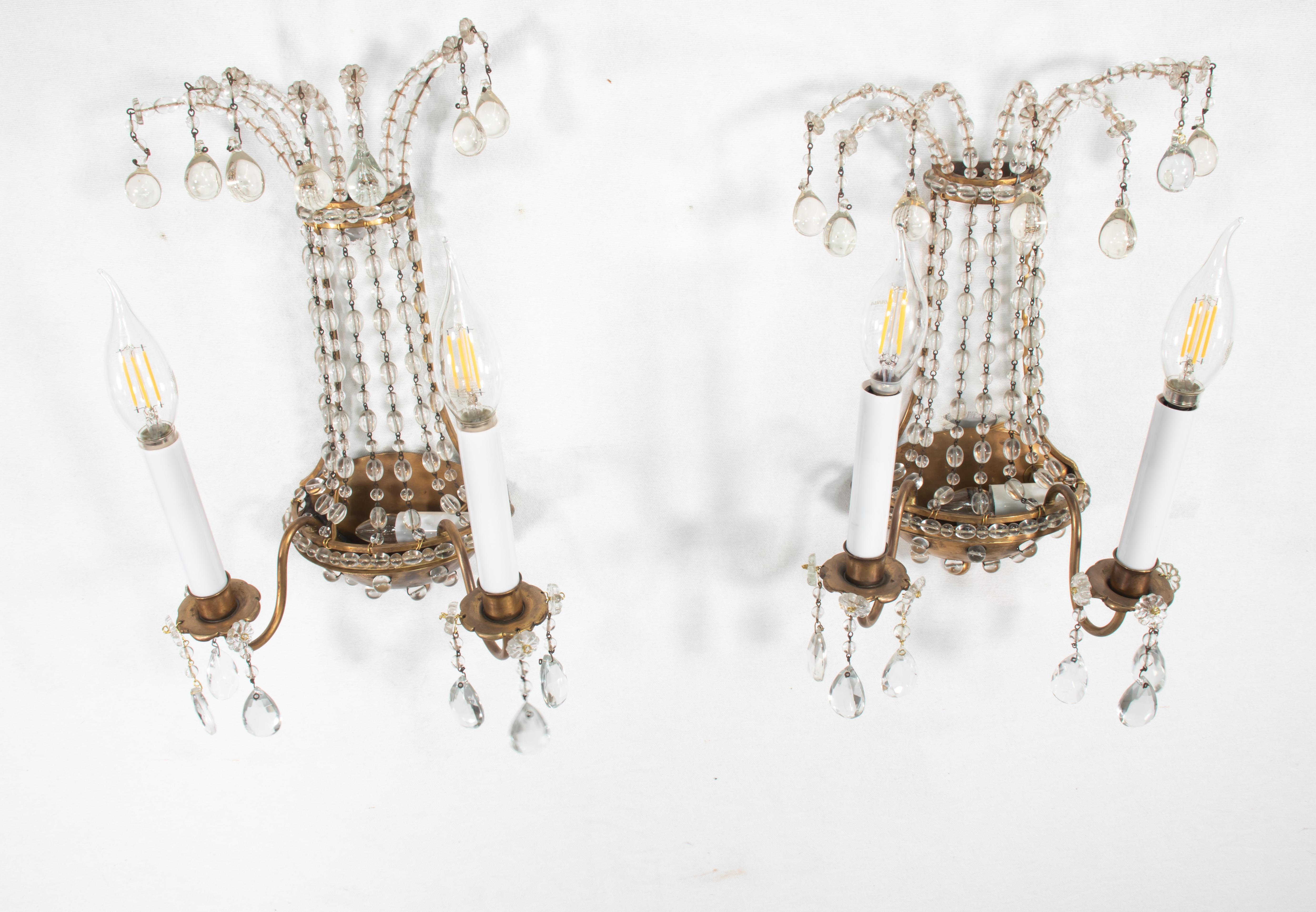 Paire d'appliques françaises en cristal et laiton dans le style de la Maison Jansen en vente 13