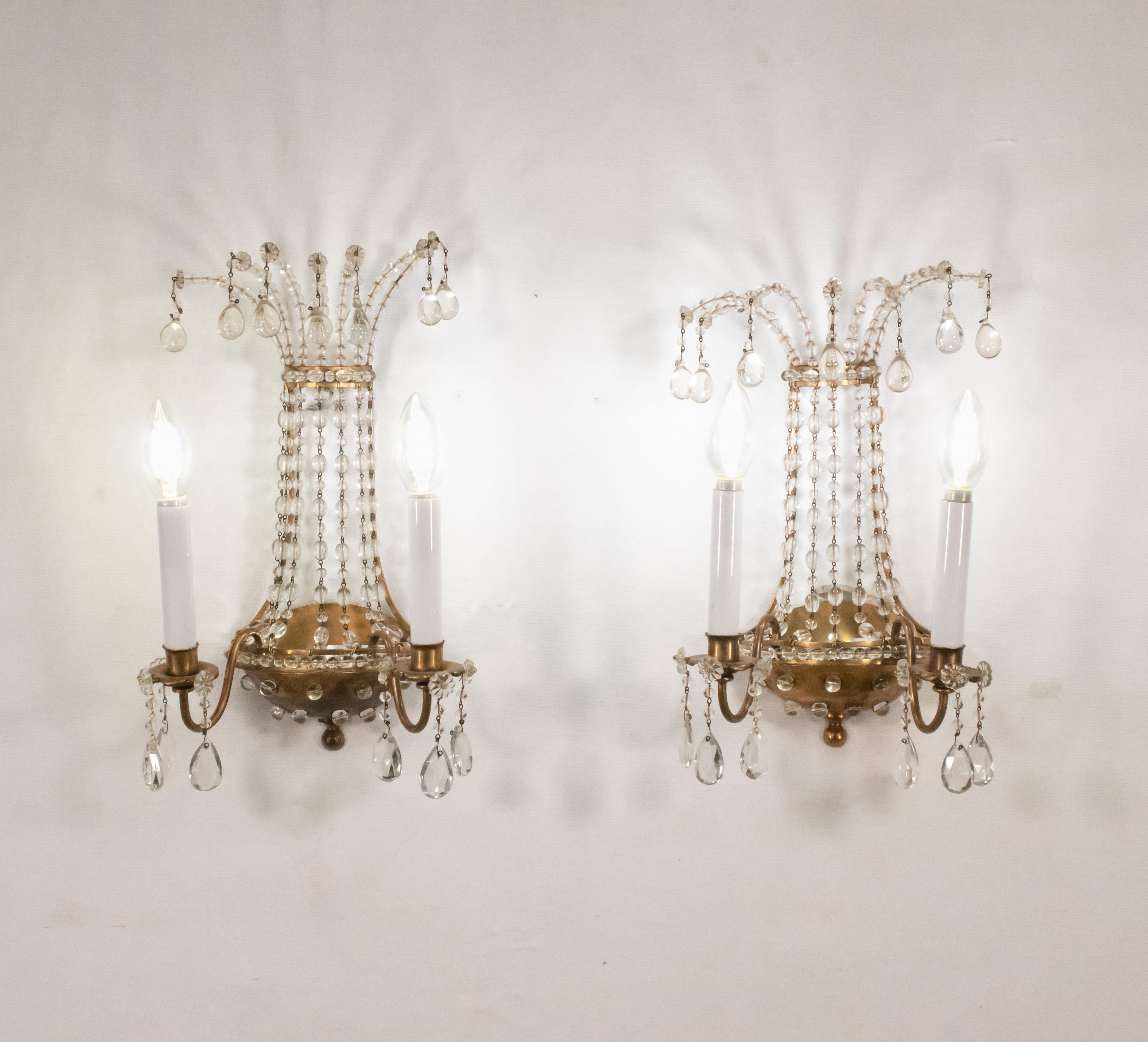 Empire Paire d'appliques françaises en cristal et laiton dans le style de la Maison Jansen en vente