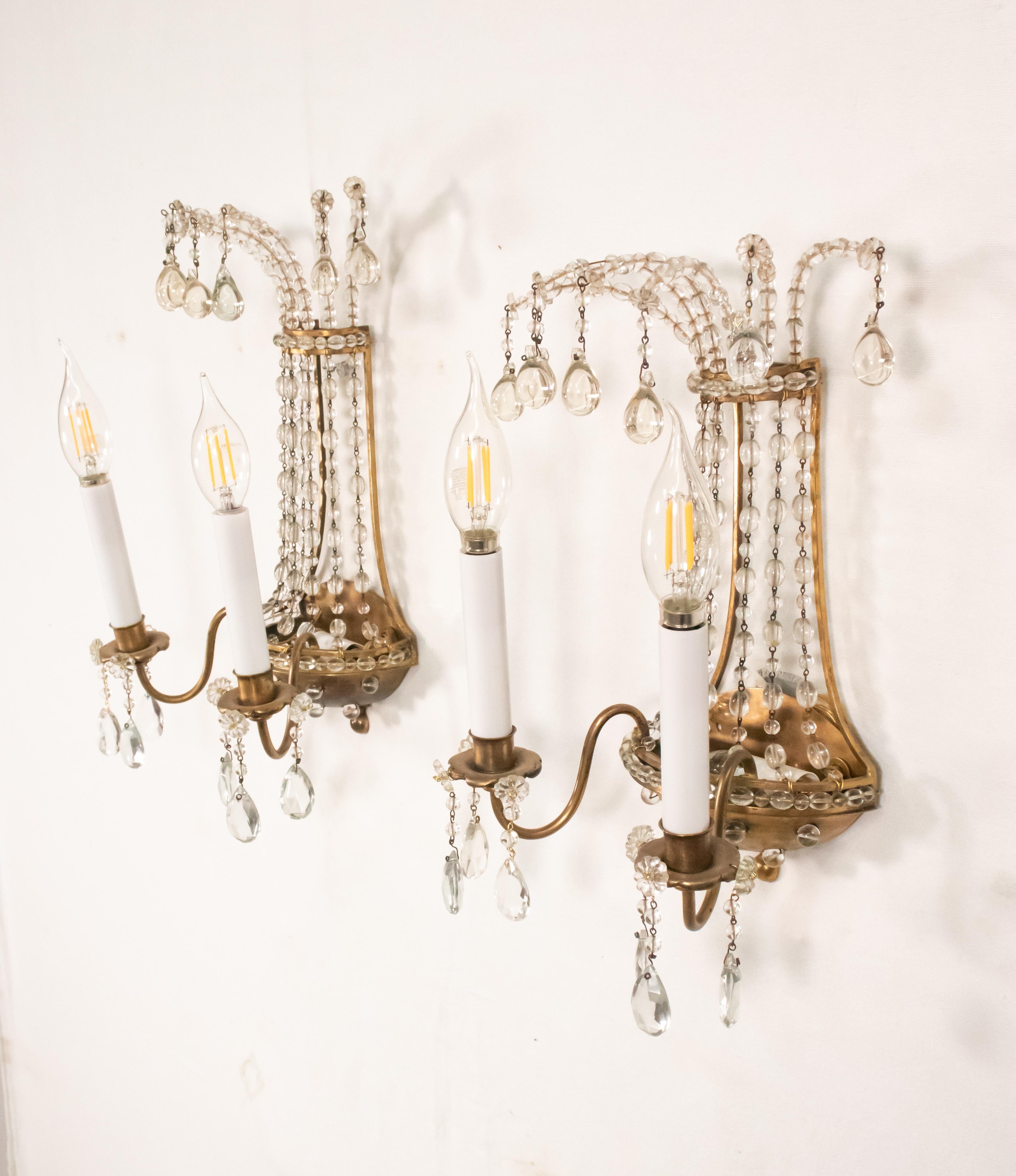 Laiton Paire d'appliques françaises en cristal et laiton dans le style de la Maison Jansen en vente
