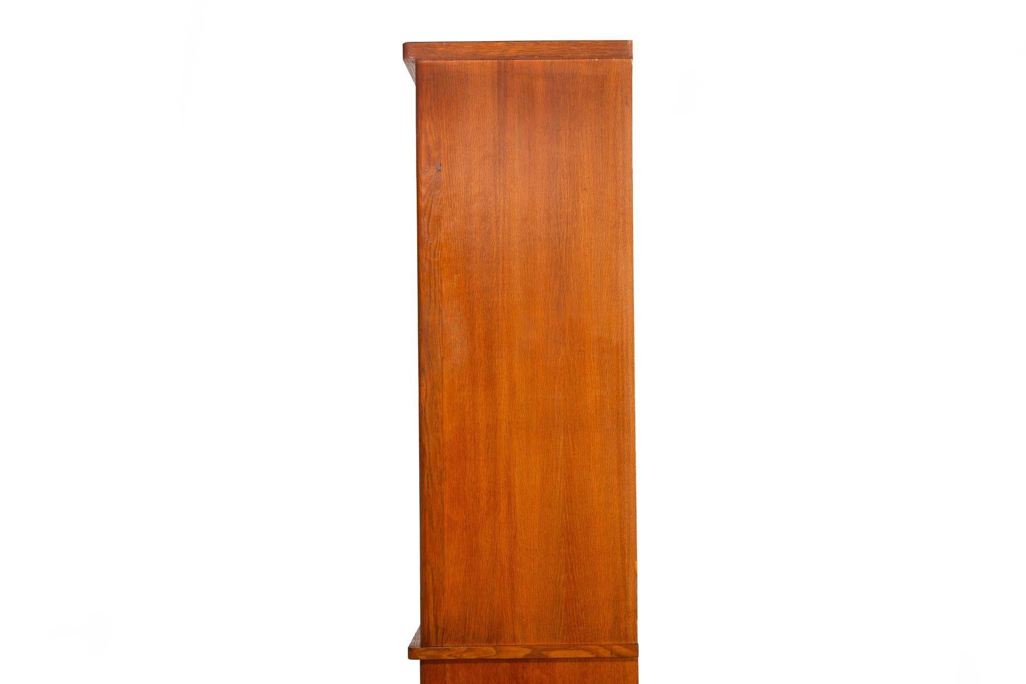 Coppia di librerie d'epoca in rovere spazzolato Moderno francese in vendita 4