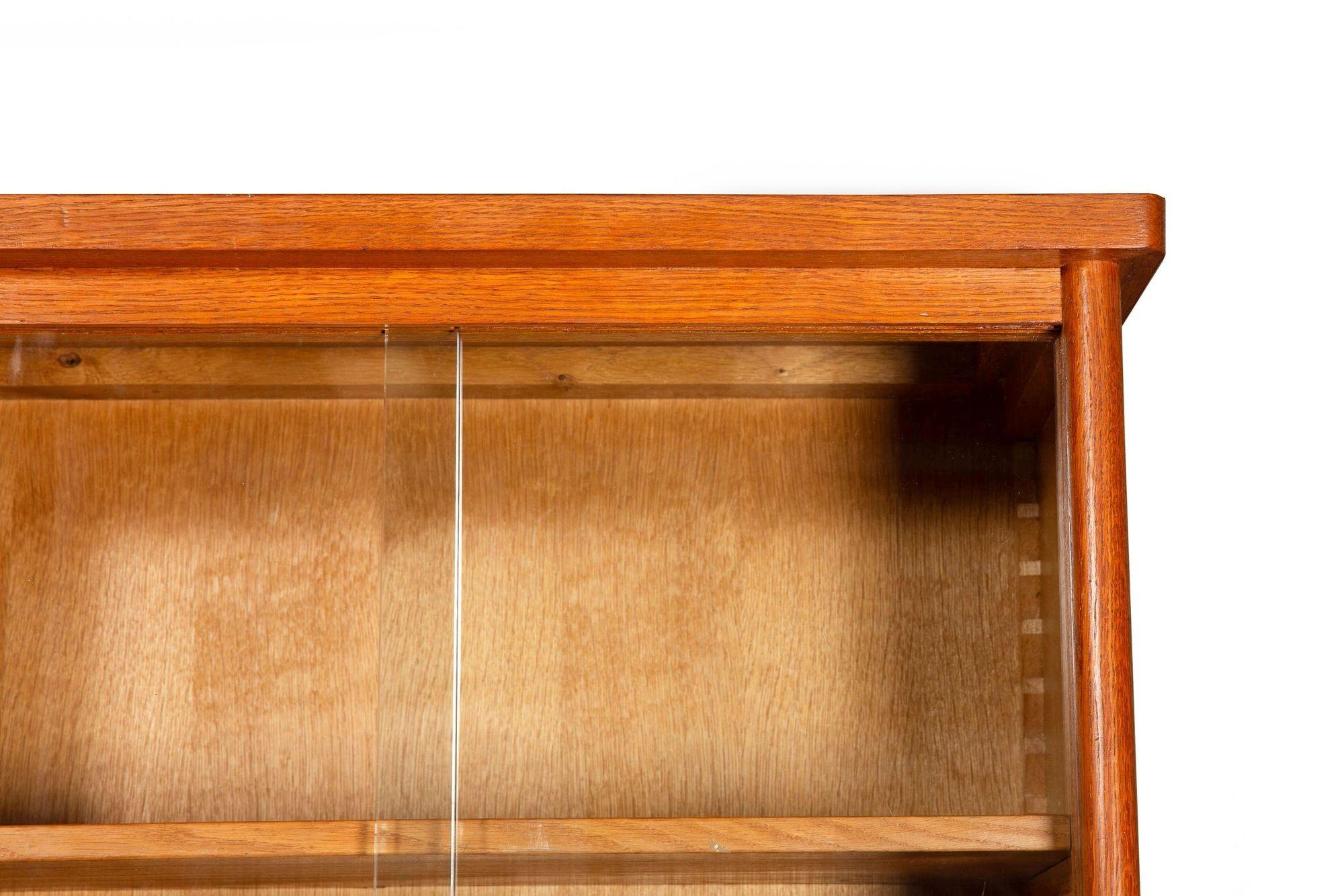 Coppia di librerie d'epoca in rovere spazzolato Moderno francese in vendita 6