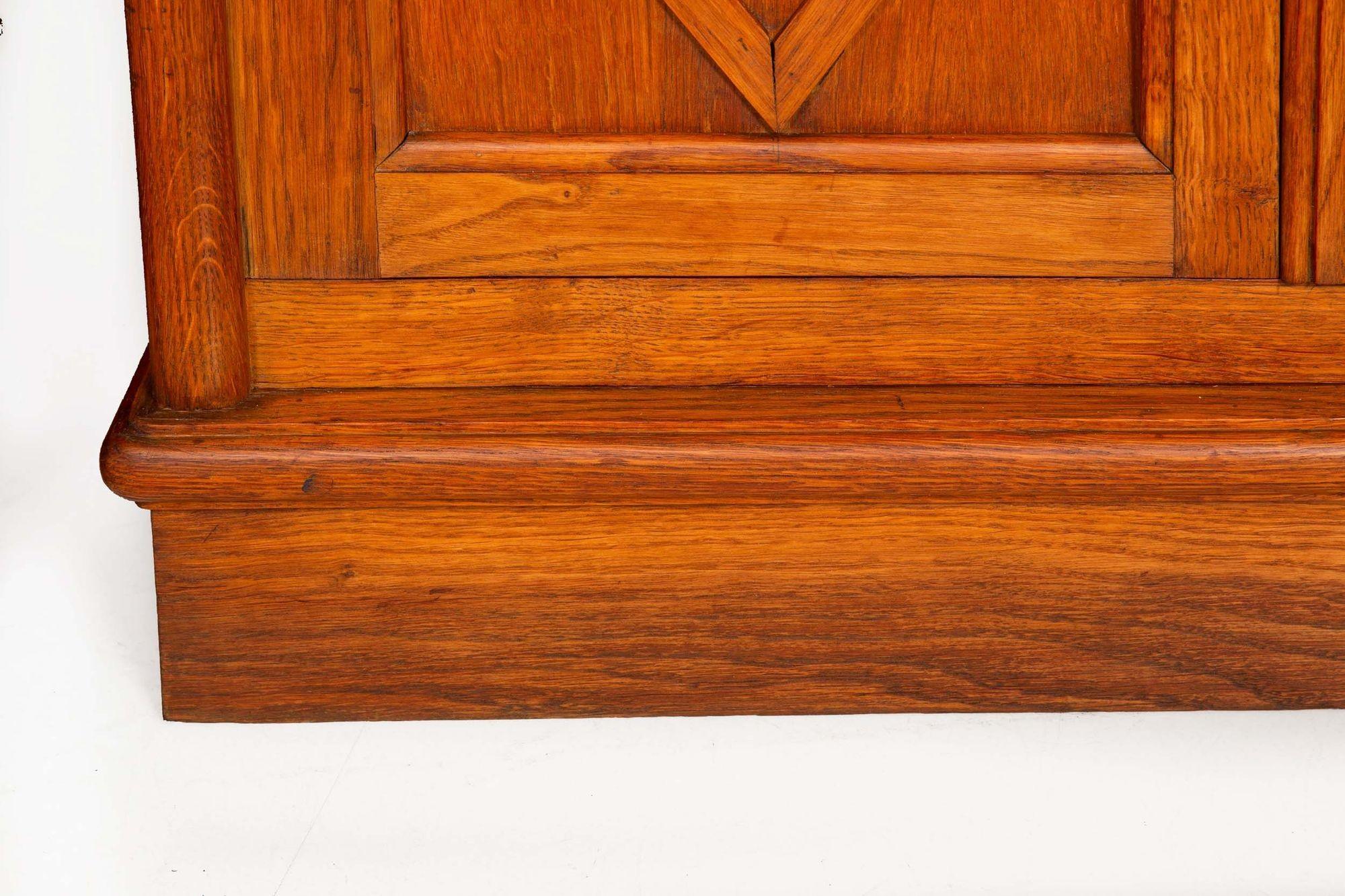 Coppia di librerie d'epoca in rovere spazzolato Moderno francese in vendita 8