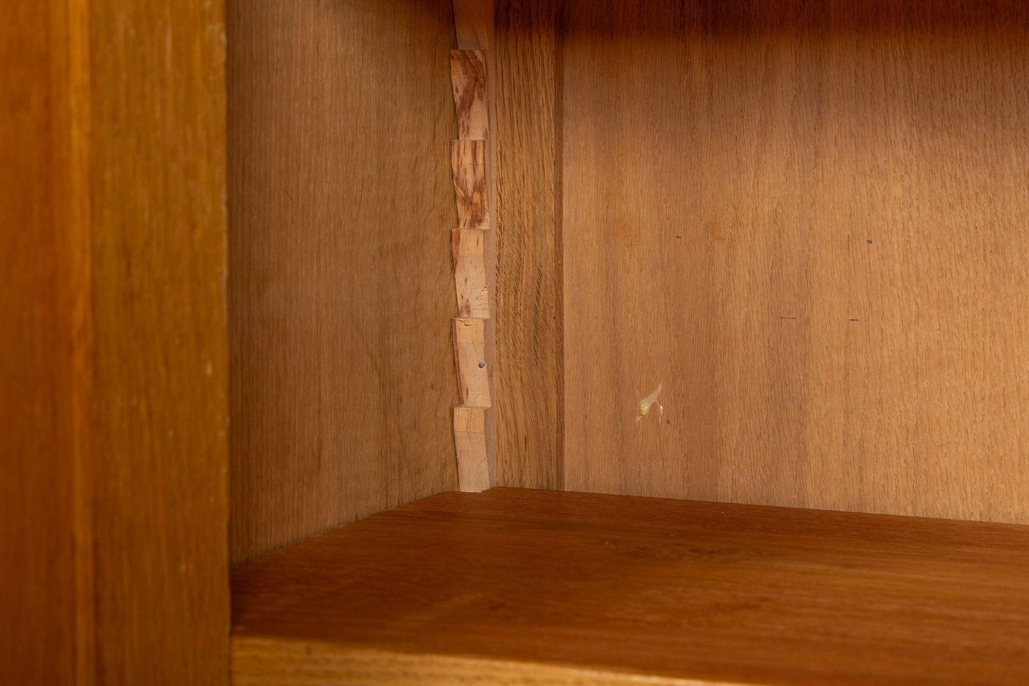 Coppia di librerie d'epoca in rovere spazzolato Moderno francese in vendita 13