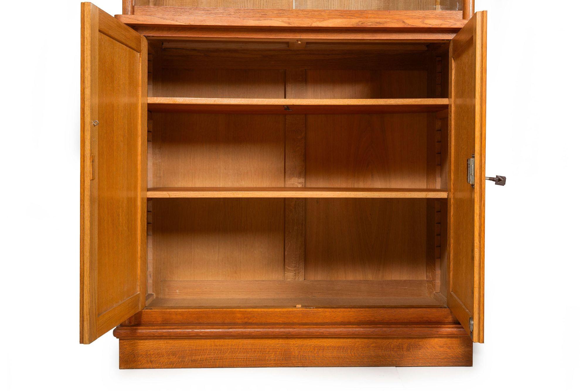 Coppia di librerie d'epoca in rovere spazzolato Moderno francese in vendita 3