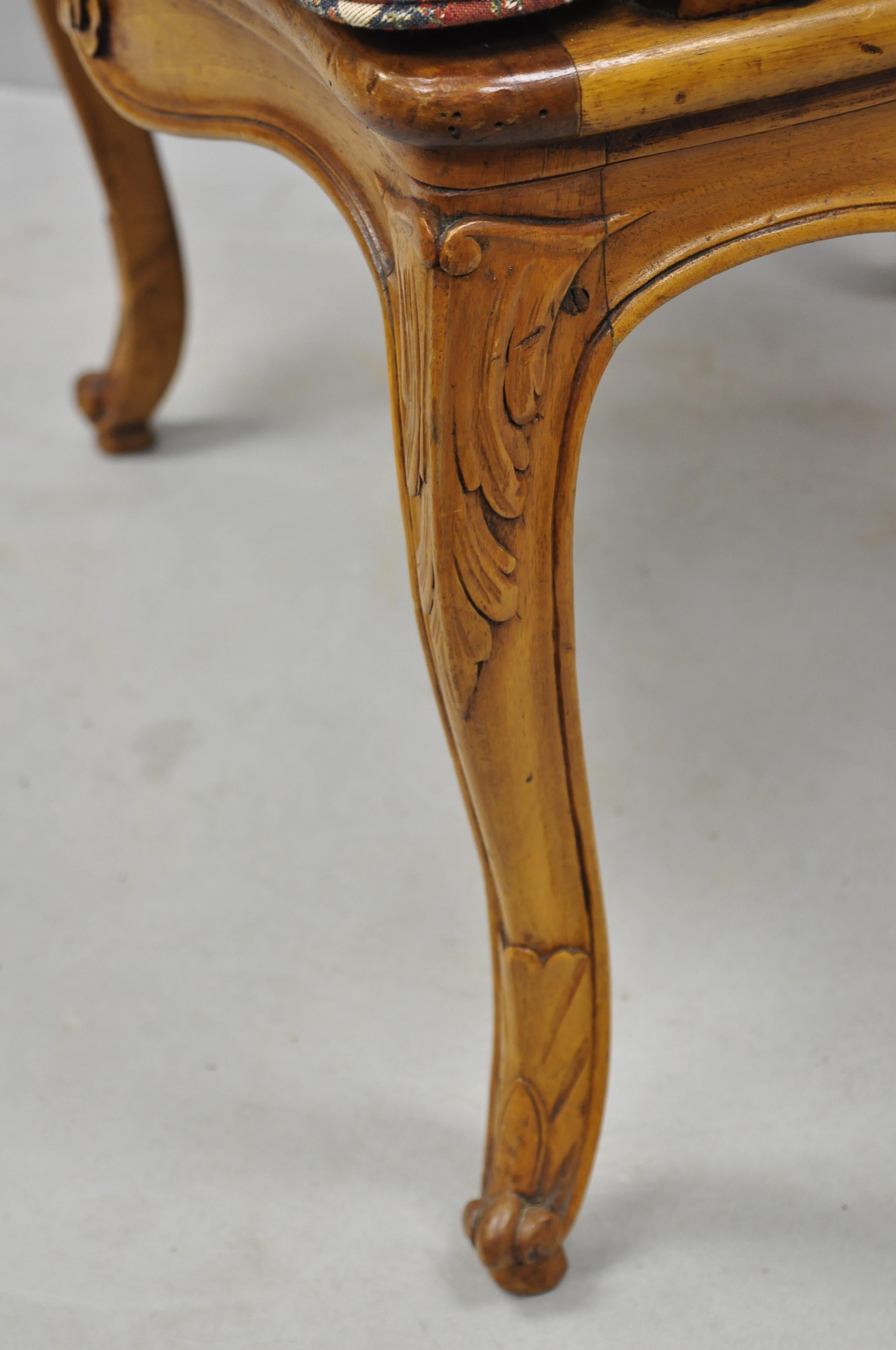 Paar französische Sessel im Louis-XV-Stil aus Rohrgeflecht 4