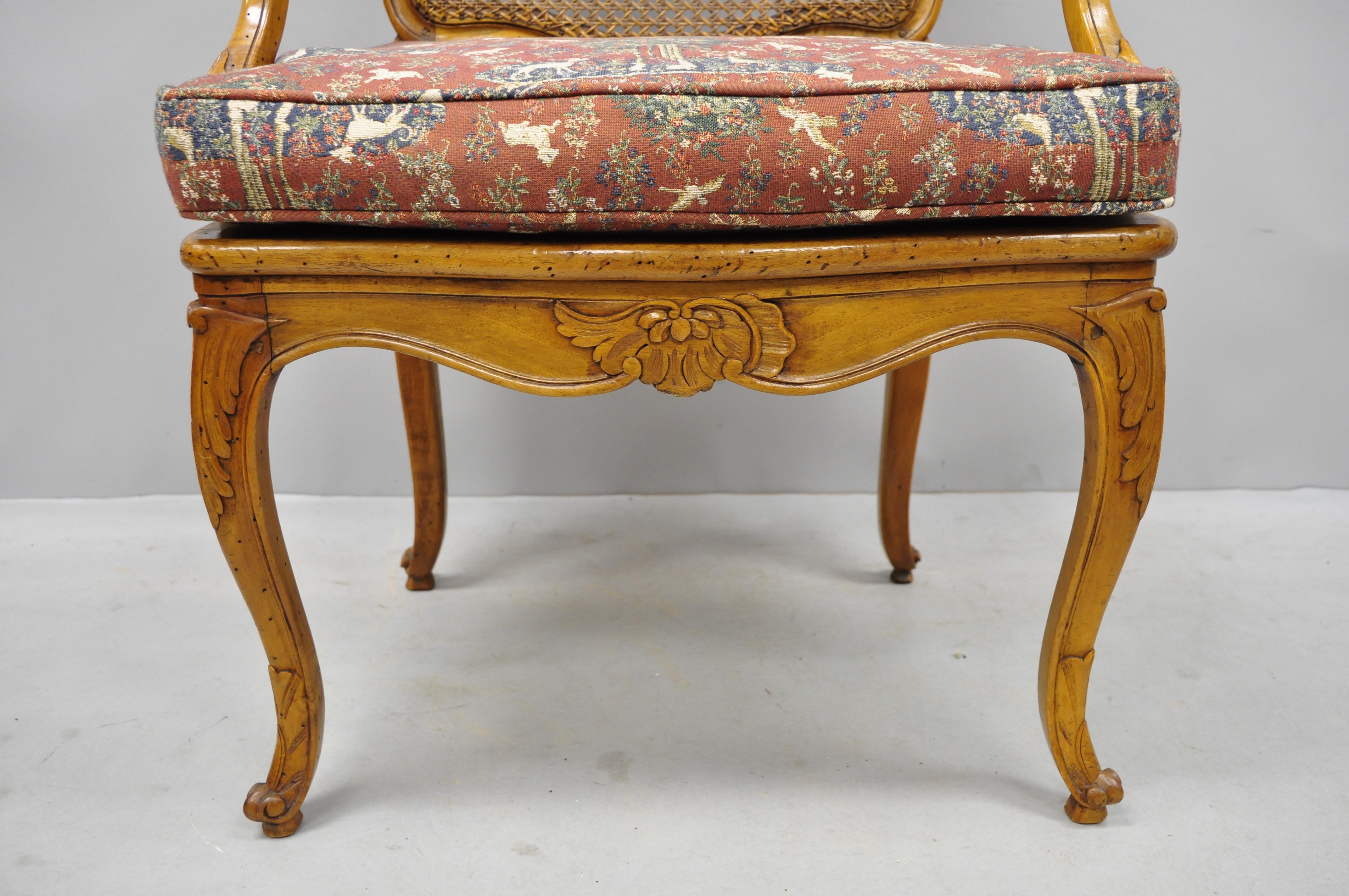 Paar französische Sessel im Louis-XV-Stil aus Rohrgeflecht (20. Jahrhundert)