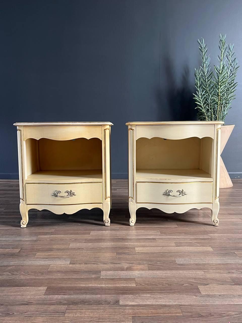Materials: Painted Wood

Condition: Original Vintage Condition 