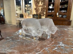 Coppia di fermalibri d'epoca in cristallo smerigliato di Lalique firmati Buffalo