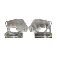 Paar Vintage Französisch signiert Lalique mattiertem Kristall Büffel Buchstützen