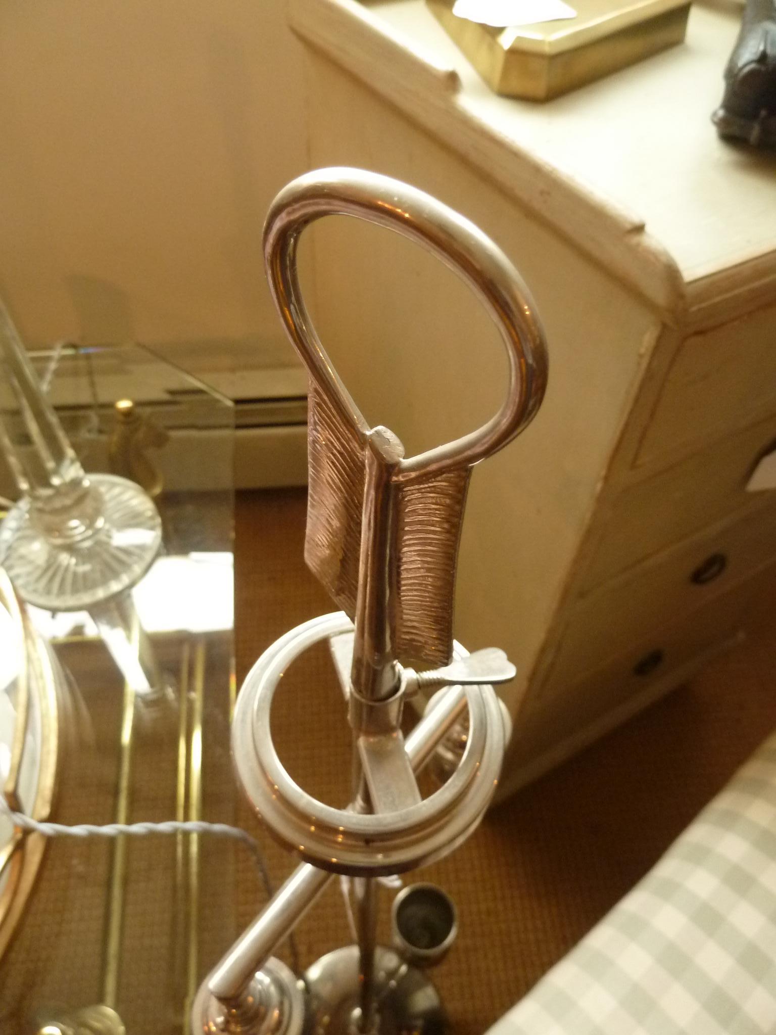 Paire de lampes de bureau françaises vintage en métal argenté Excellent état - En vente à Mt Kisco, NY