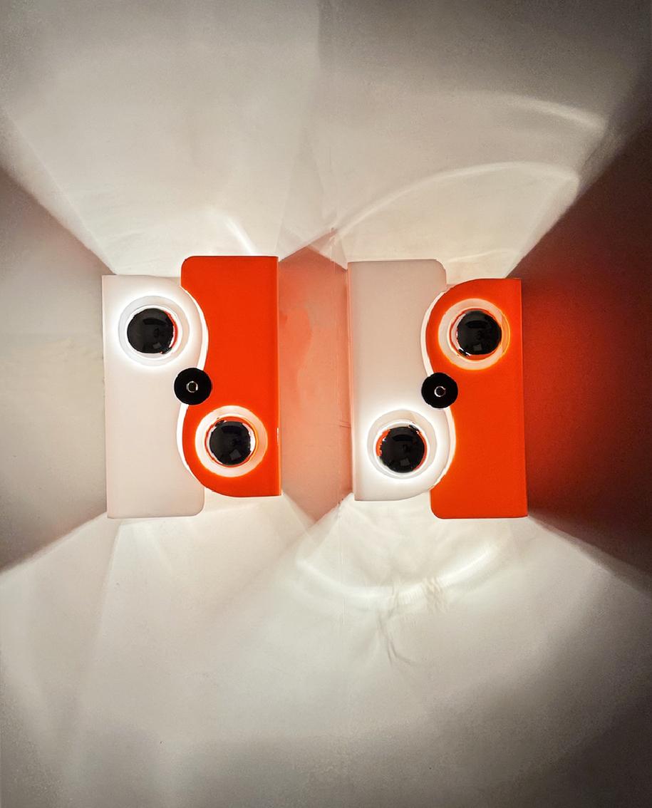 Pair of Vintage French Space Age Wall Lamps (1970s)

This stunning pair of vintage Space Age wall lamps, crafted in France during the 1970s, is a perfect example of the era’s bold and futuristic design. Featuring an eye-catching combination of white