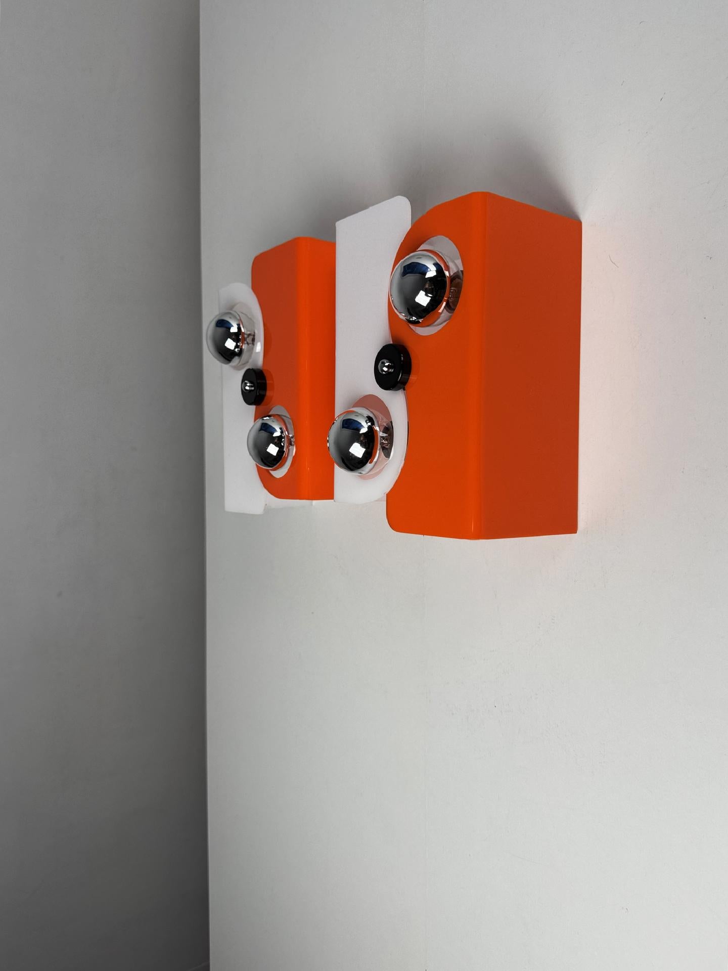 Pair of Vintage French Space Age Wall Lamps (1970s) In Good Condition For Sale In BARCELONA, ES
