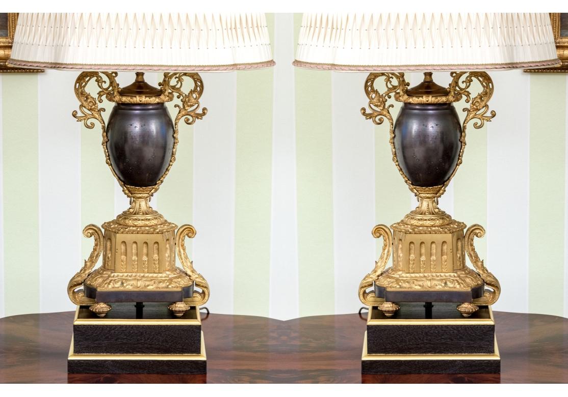 Paire de lampes de table de style français vintage en forme d'urne en vente 9