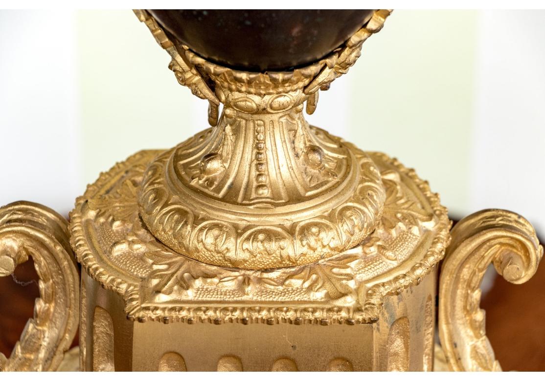 Paire de lampes de table de style français vintage en forme d'urne en vente 1