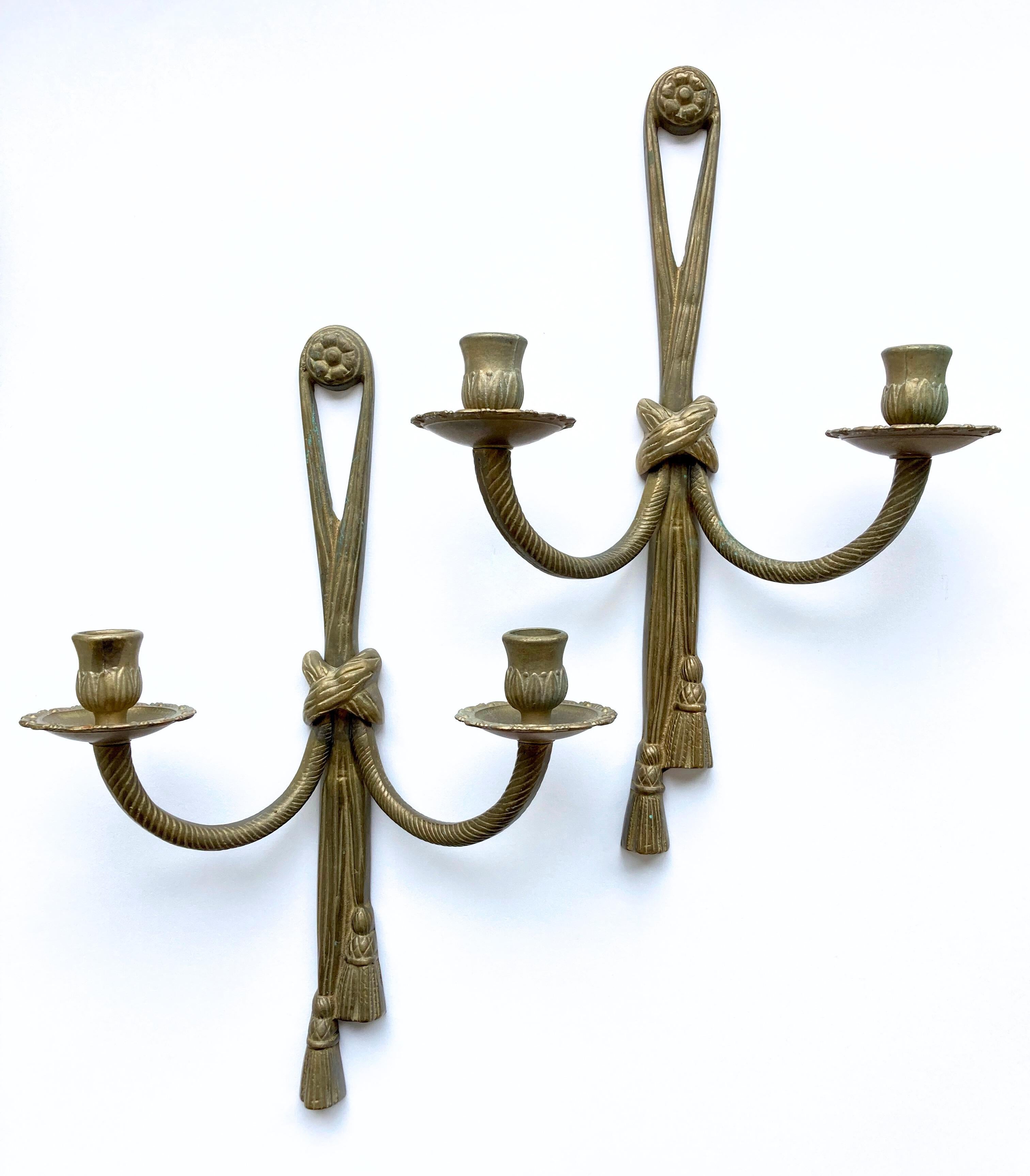 Coppia di candelabri da parete francesi d'epoca in bronzo in stile Luigi XVI in vendita 11