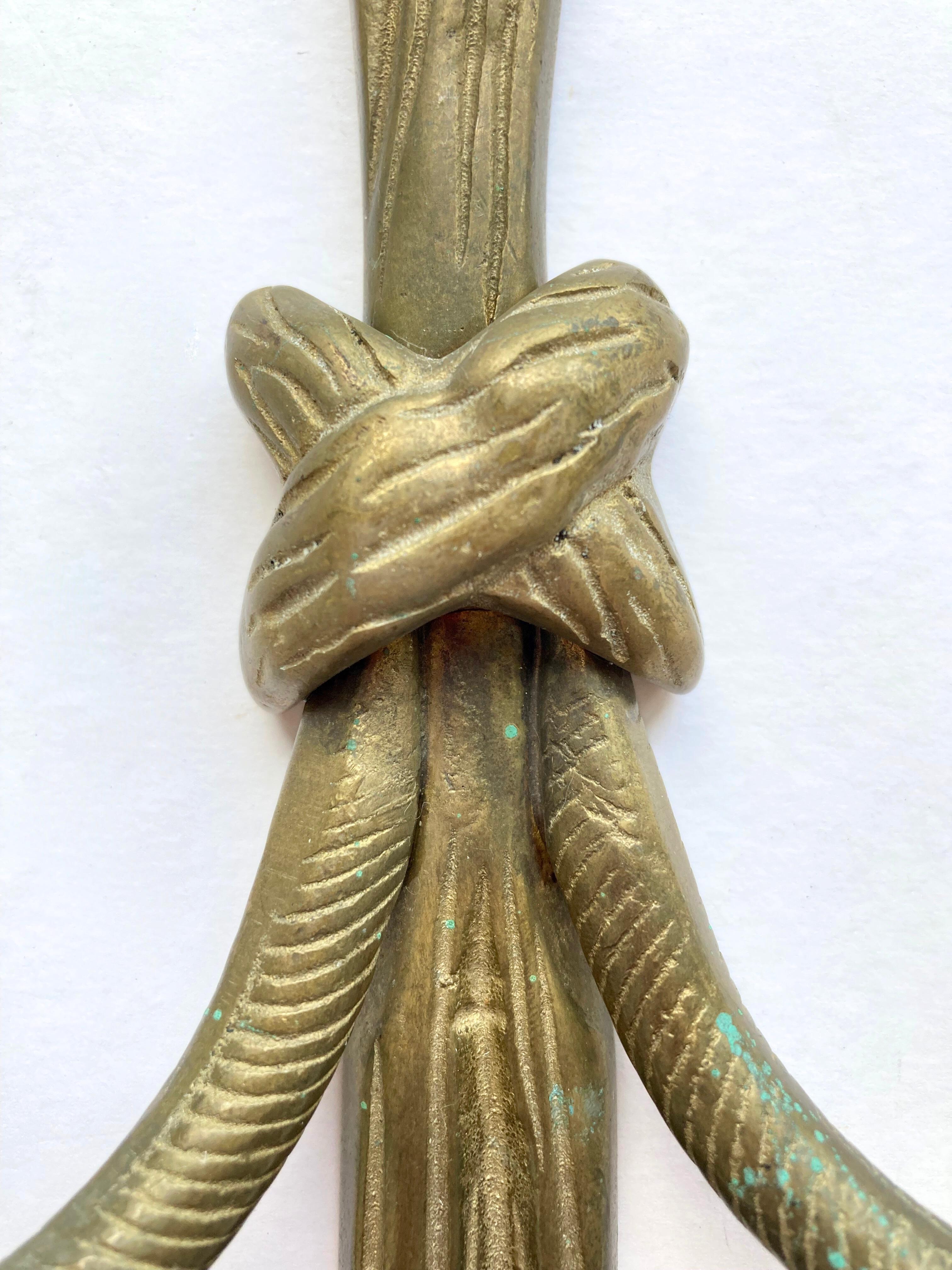Bronzo Coppia di candelabri da parete francesi d'epoca in bronzo in stile Luigi XVI in vendita