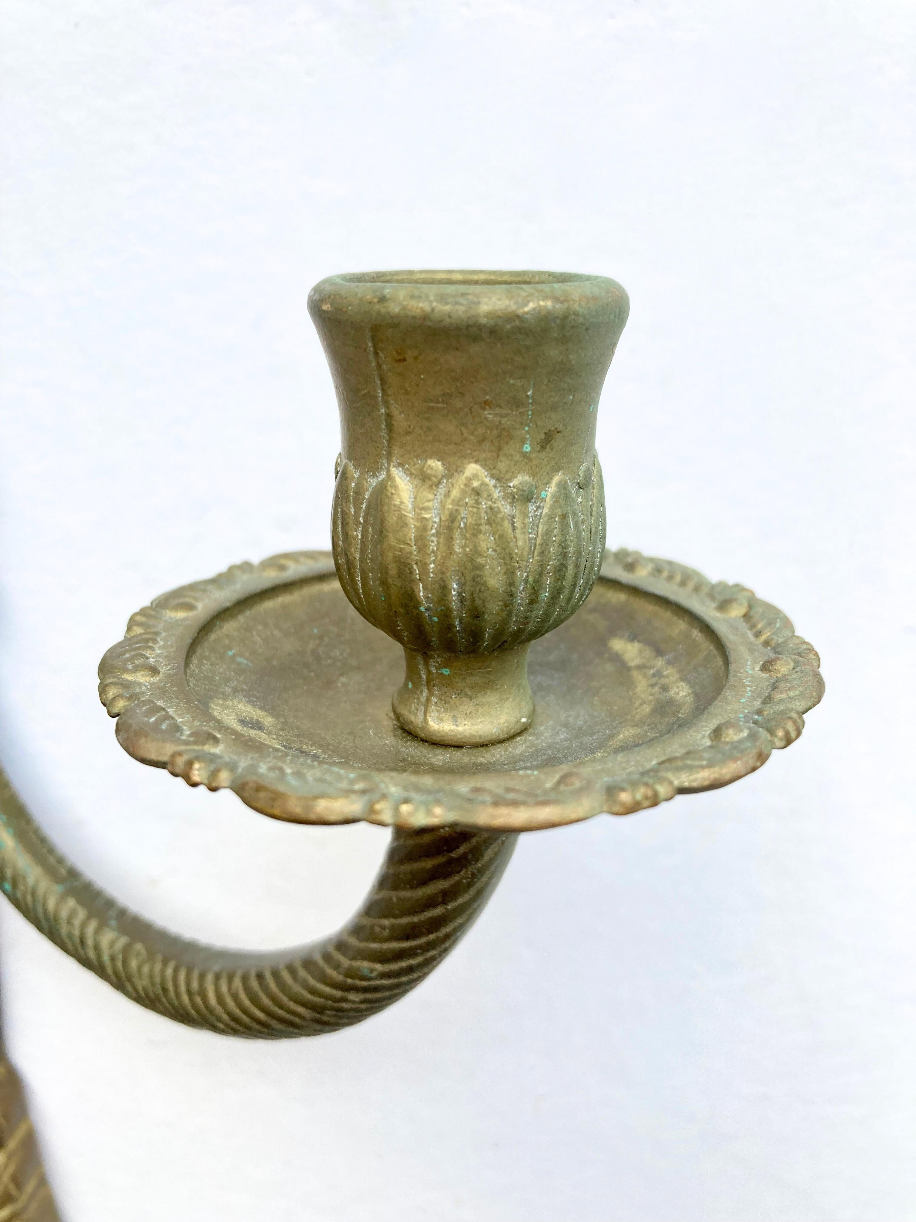 Coppia di candelabri da parete francesi d'epoca in bronzo in stile Luigi XVI in vendita 3