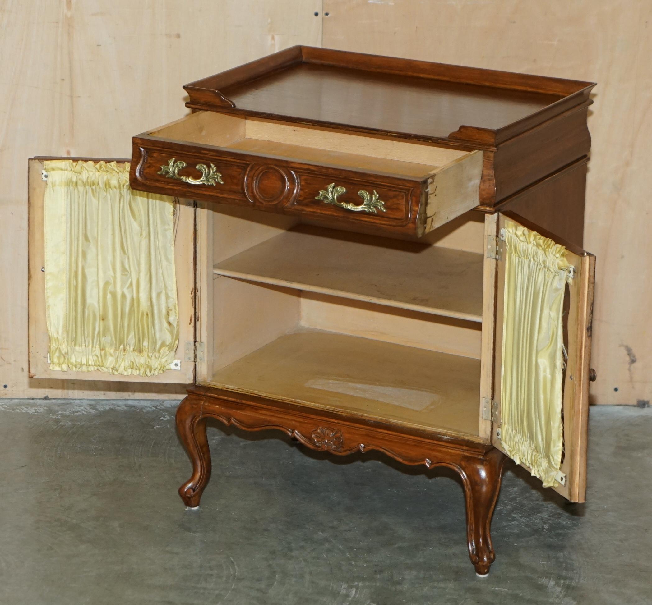 PAIR OF VINTAGE FRENCH WALNUT PIERCED BRASS & SILK SIDE CABINETS WiTH DRAWERS For Sale 5