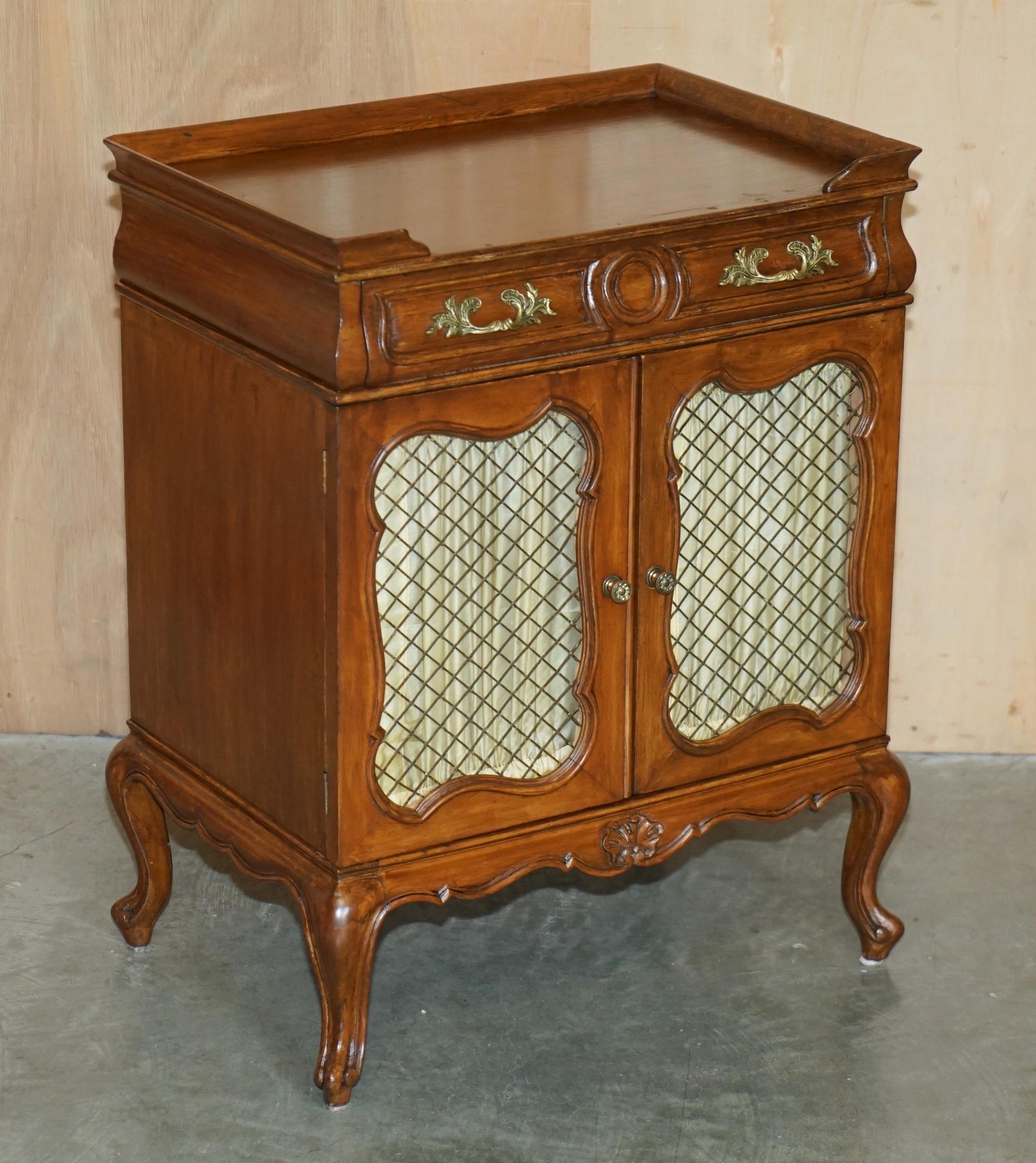 PAIR OF VINTAGE FRENCH WALNUT PIERCED BRASS & SILK SIDE CABINETS WiTH DRAWERS For Sale 8