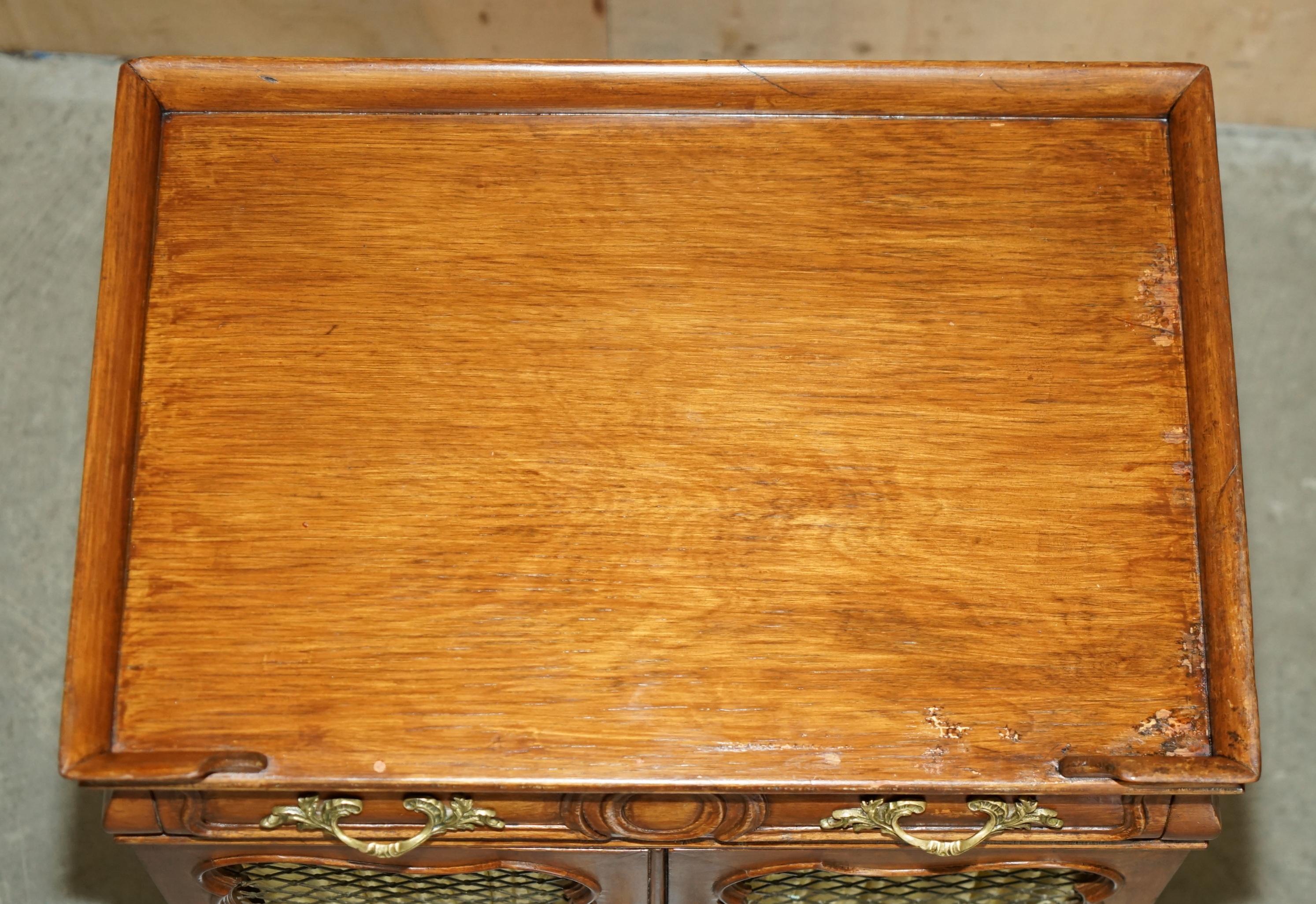 PAIR OF VINTAGE FRENCH WALNUT PIERCED BRASS & SILK SIDE CABINETS WiTH DRAWERS For Sale 10